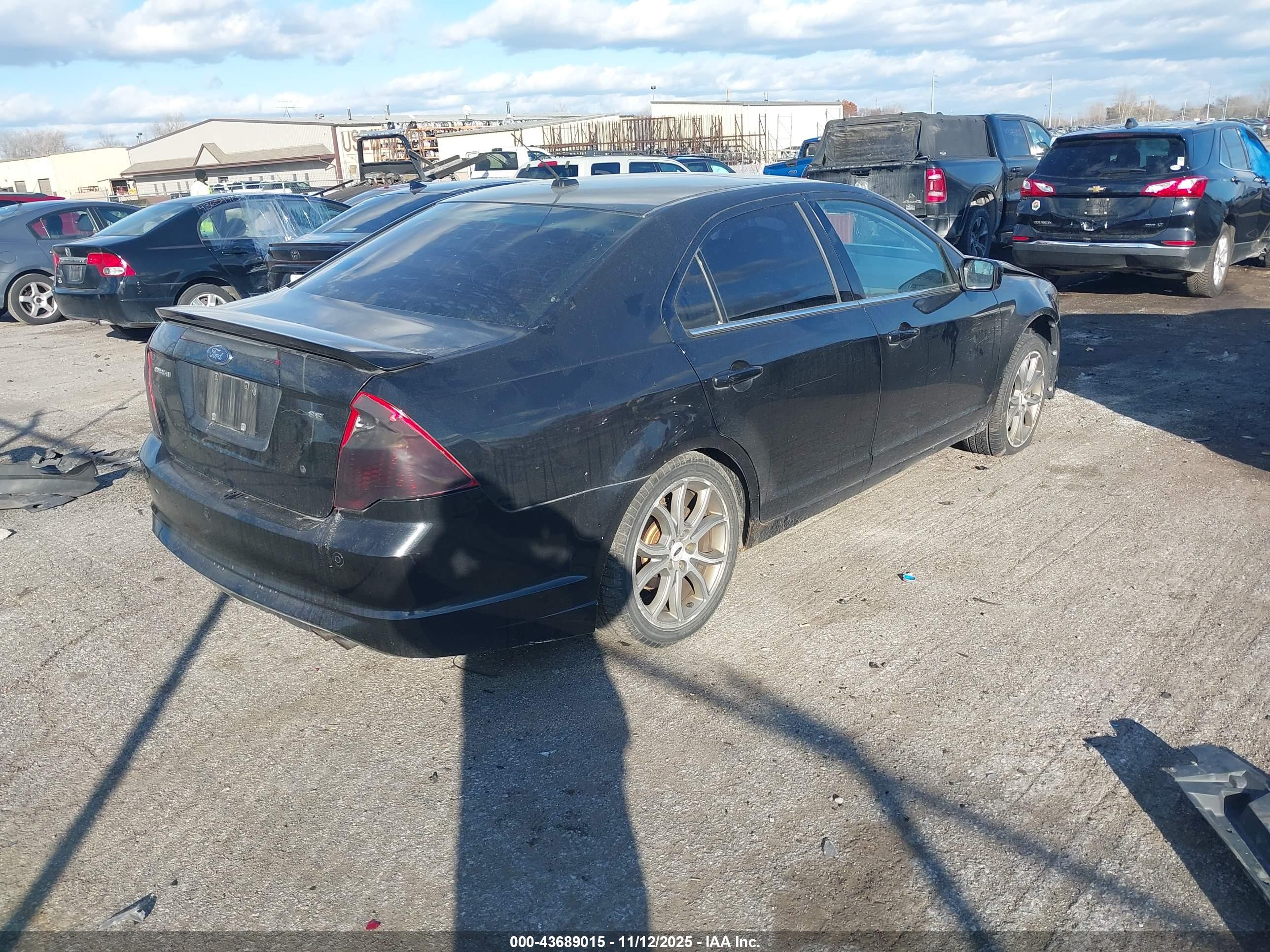 FORD FUSION image 4