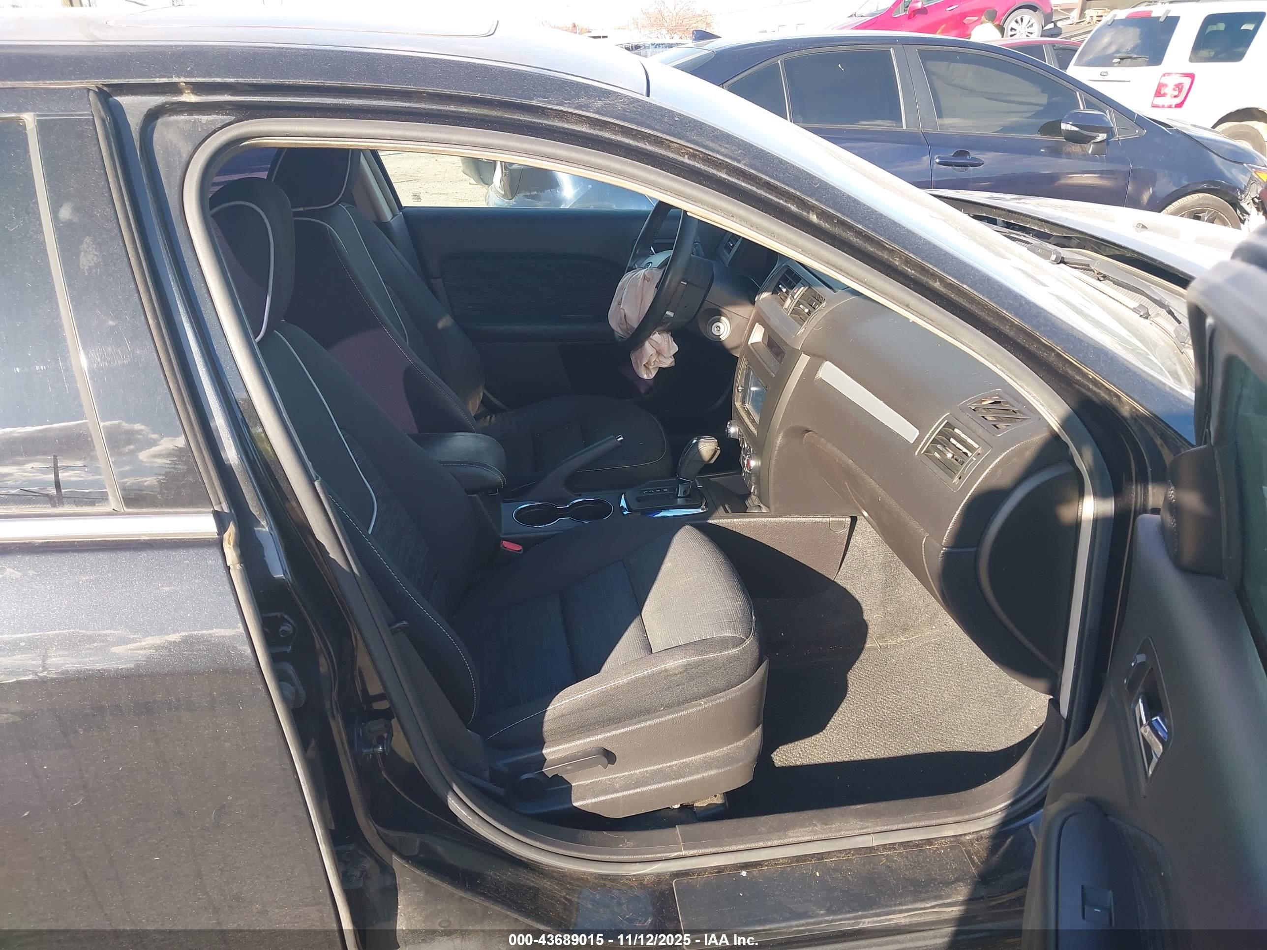 FORD FUSION image 5