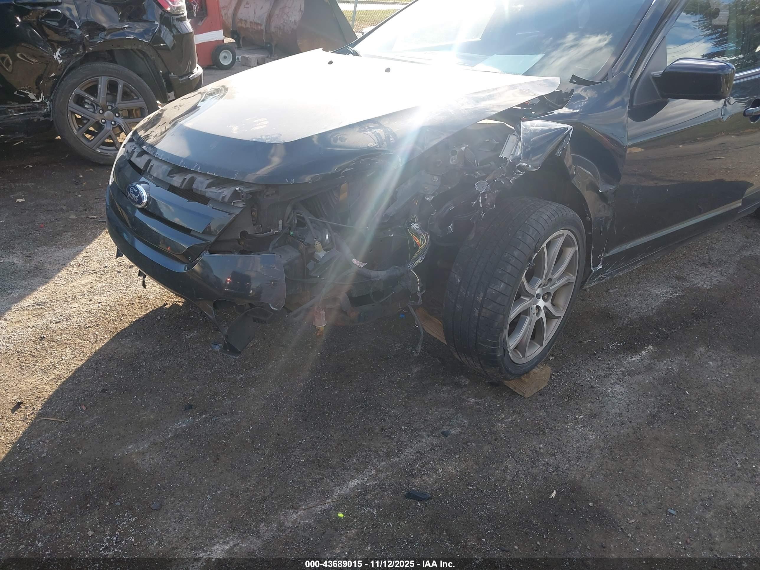 FORD FUSION image 6