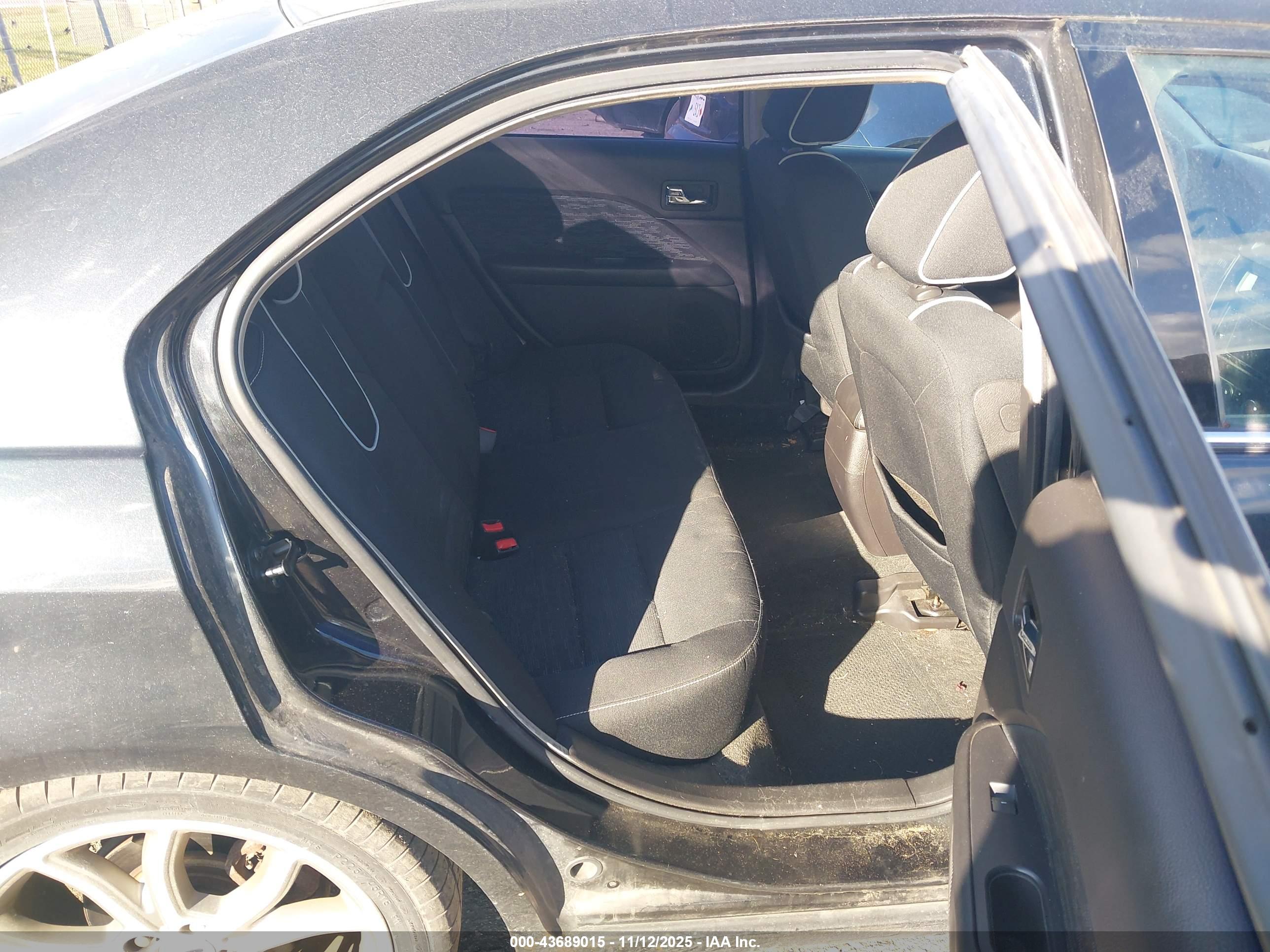FORD FUSION image 8