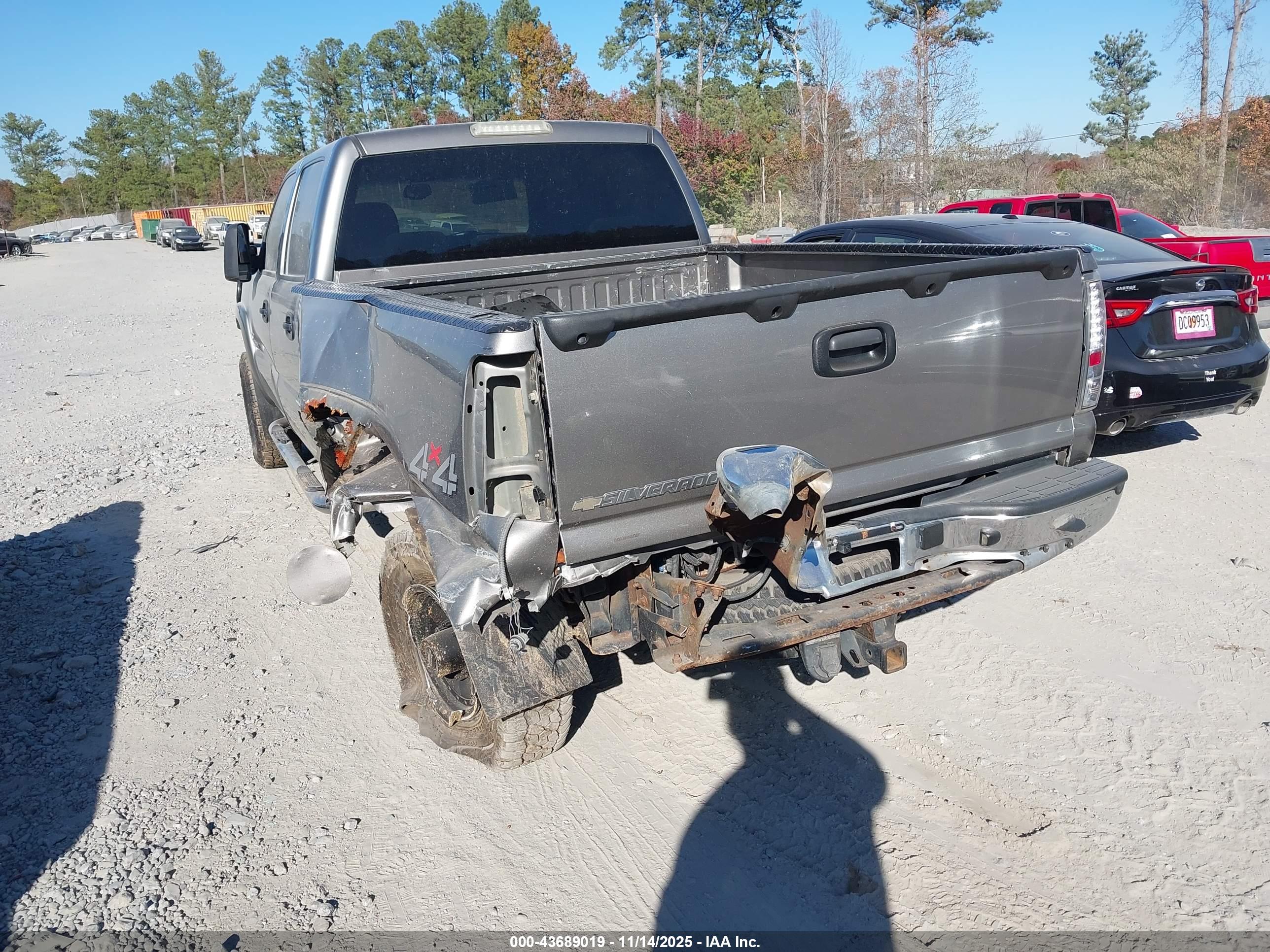 CHEVROLET SILVERADO image 3