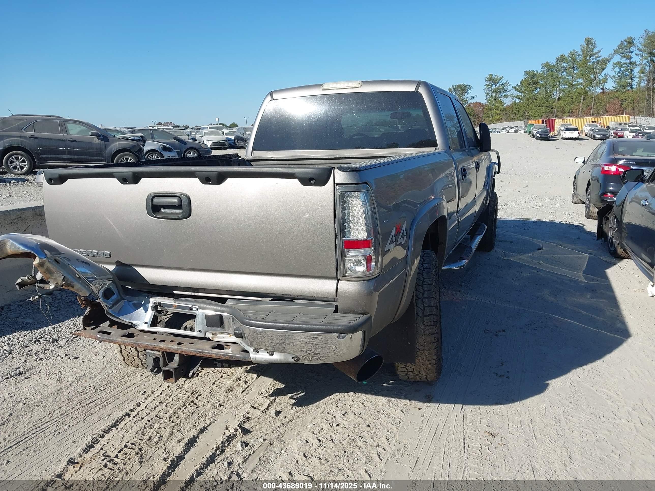 CHEVROLET SILVERADO image 4