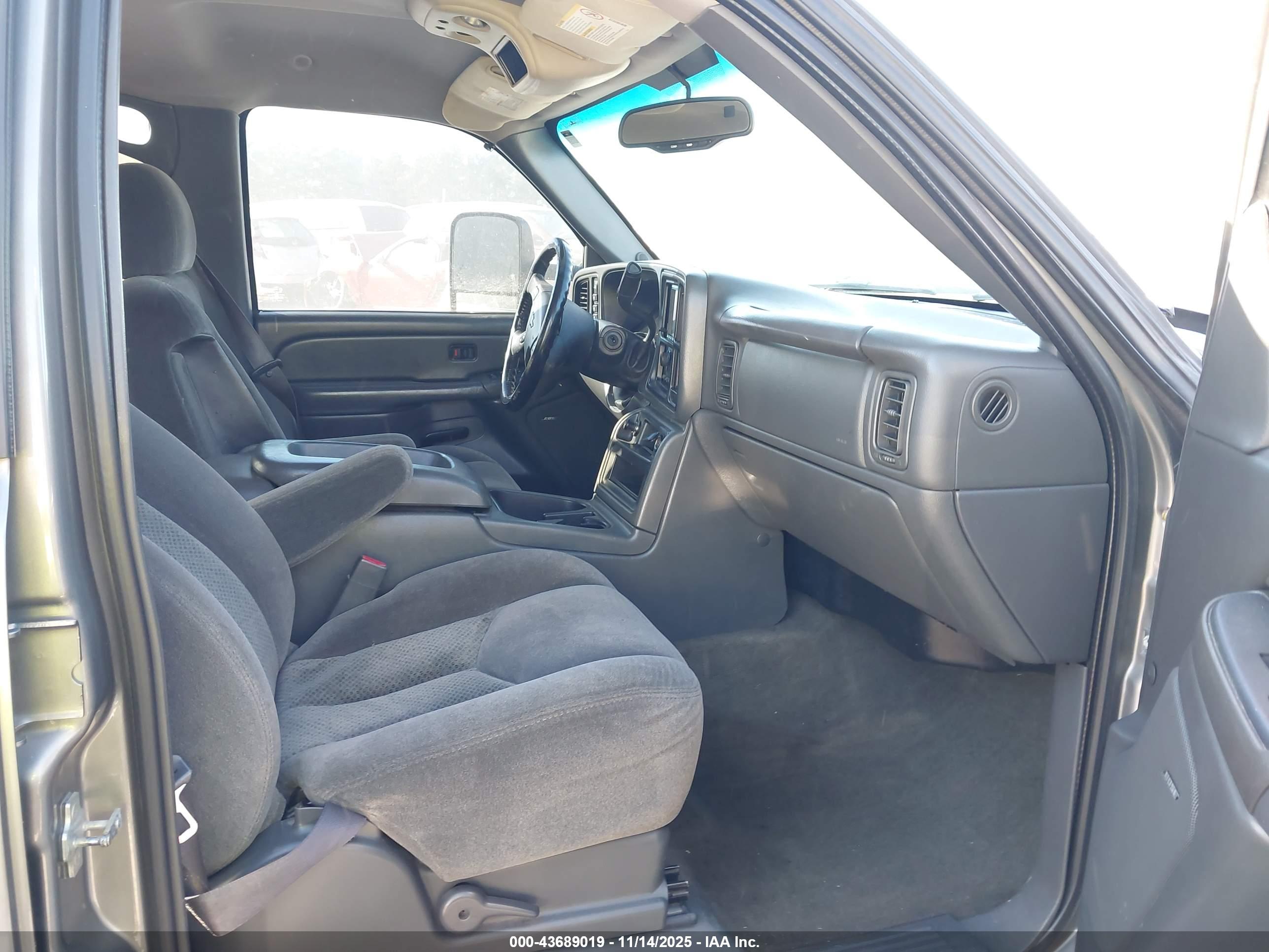 CHEVROLET SILVERADO image 5