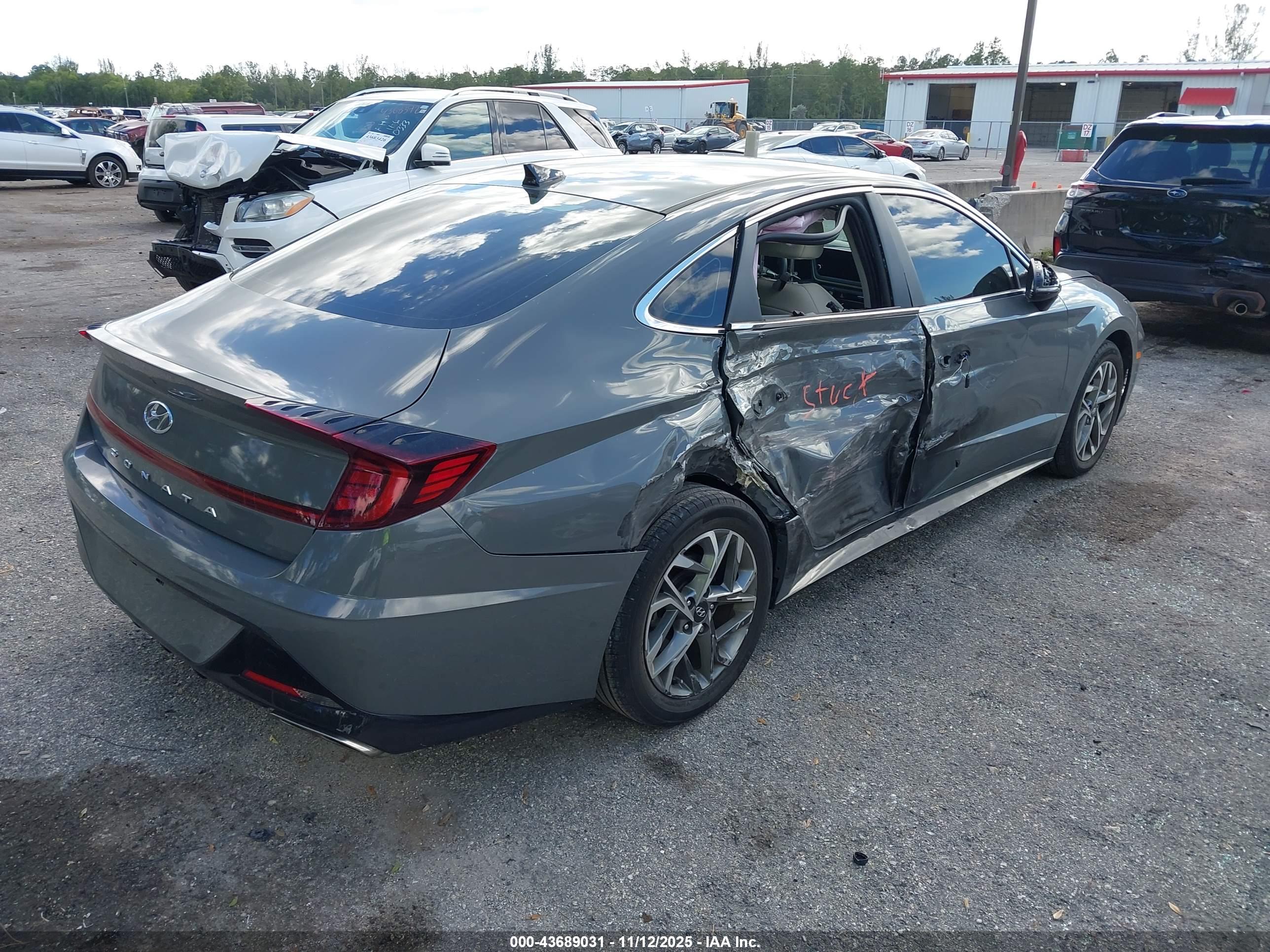 HYUNDAI SONATA image 4