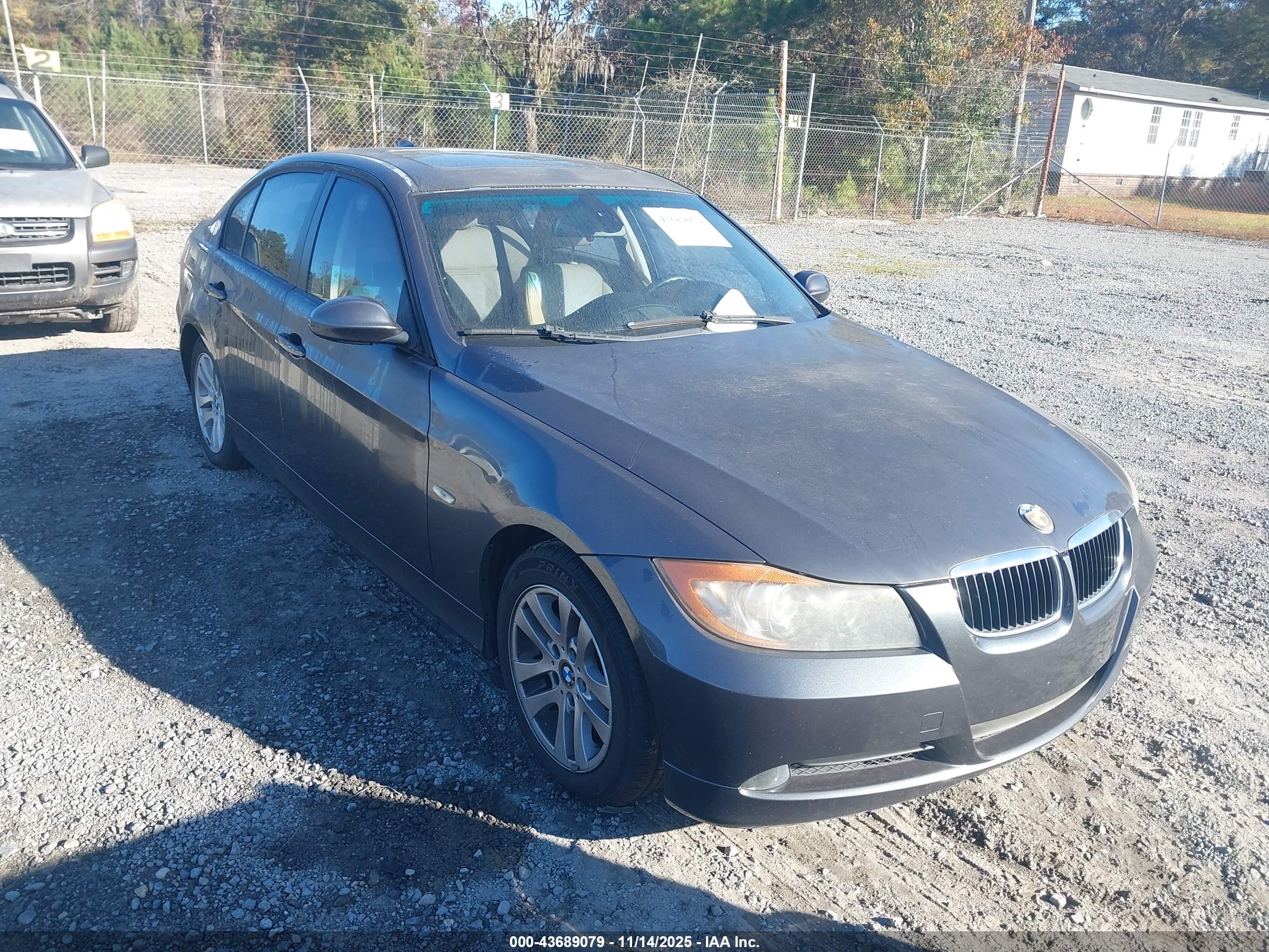 BMW 325I image 6