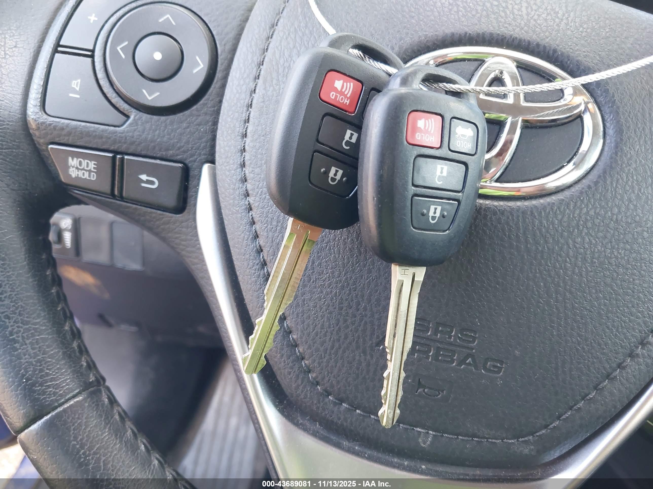 TOYOTA COROLLA image 11