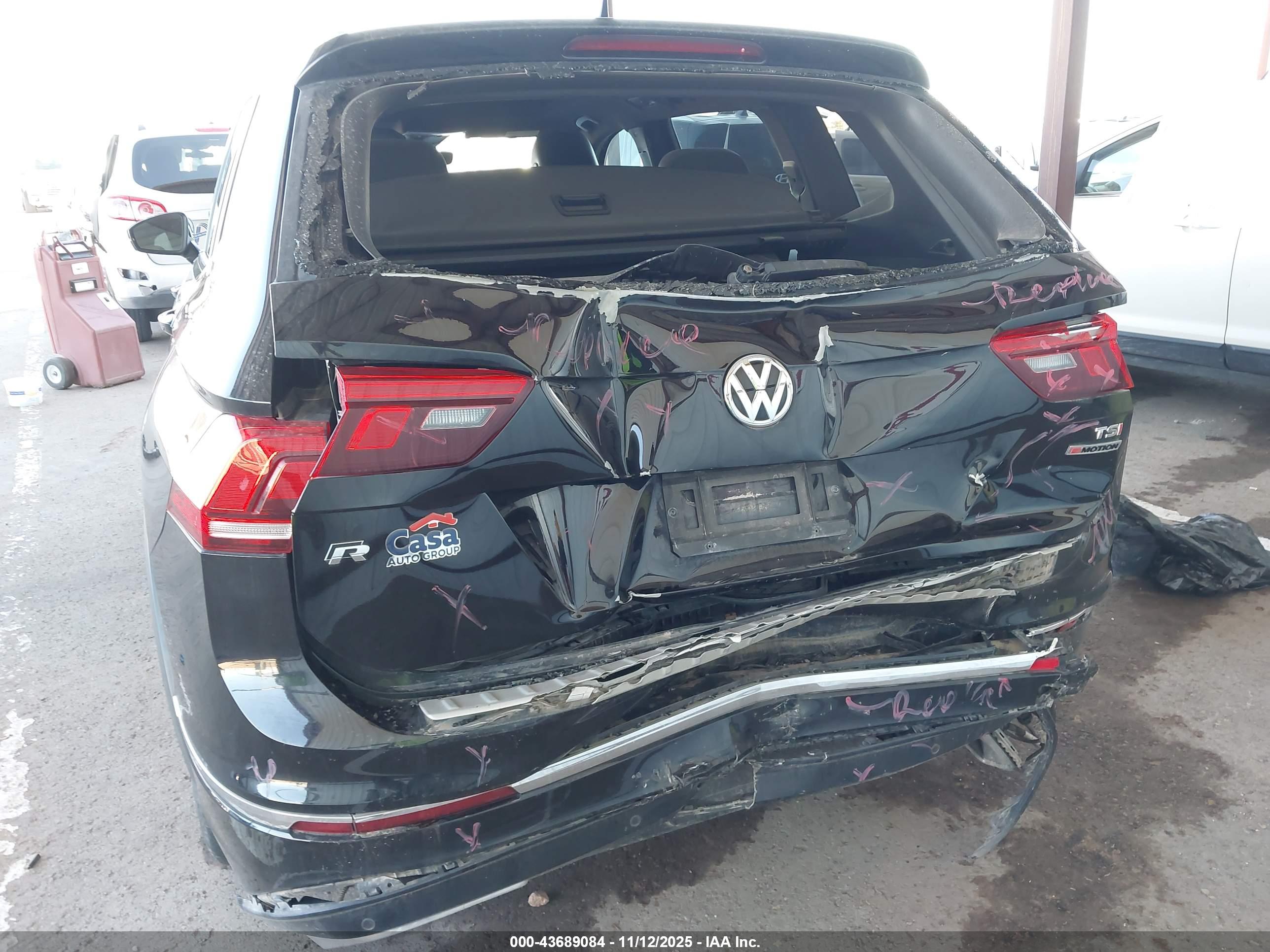 VOLKSWAGEN TIGUAN image 6