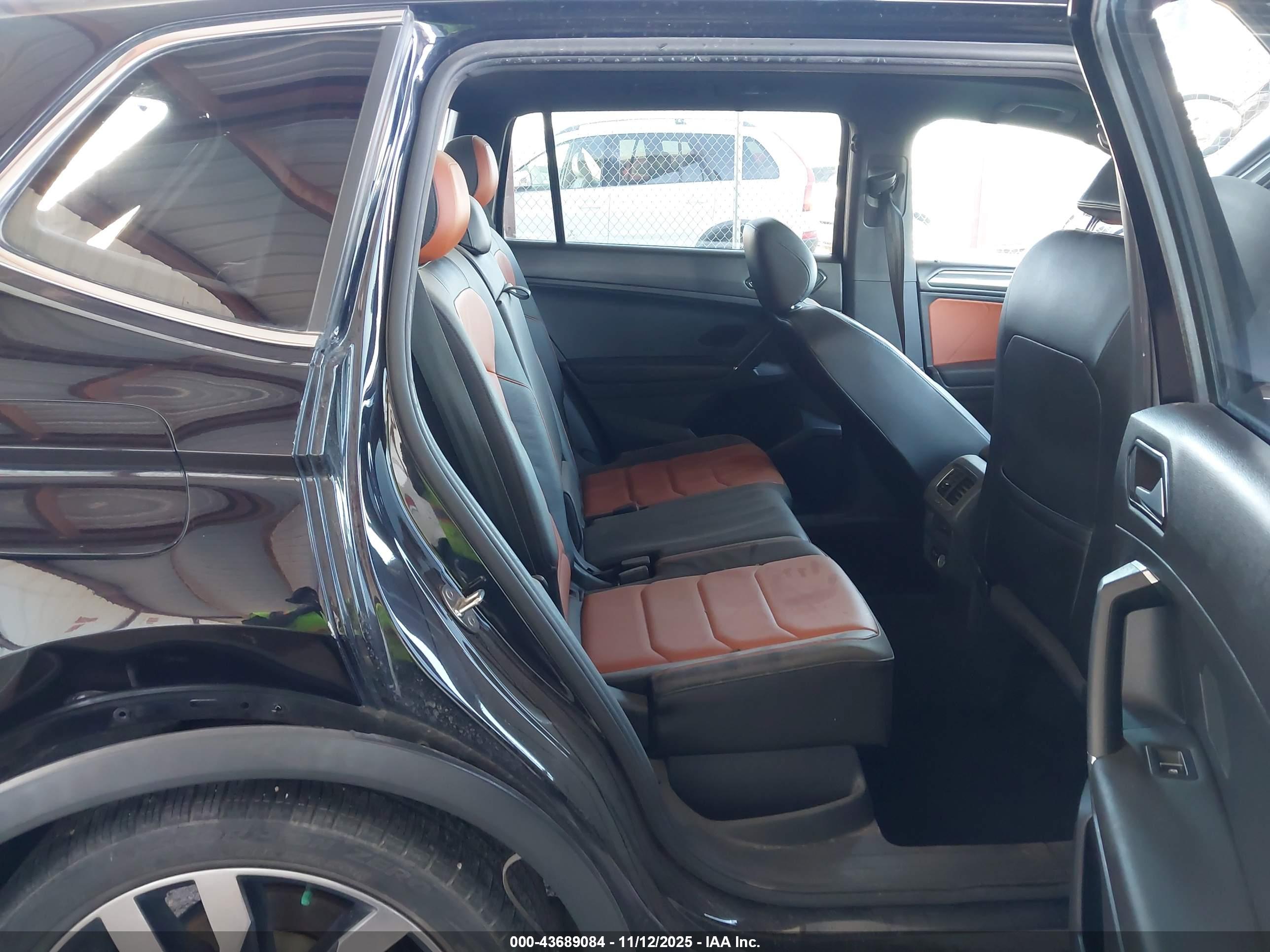 VOLKSWAGEN TIGUAN image 8