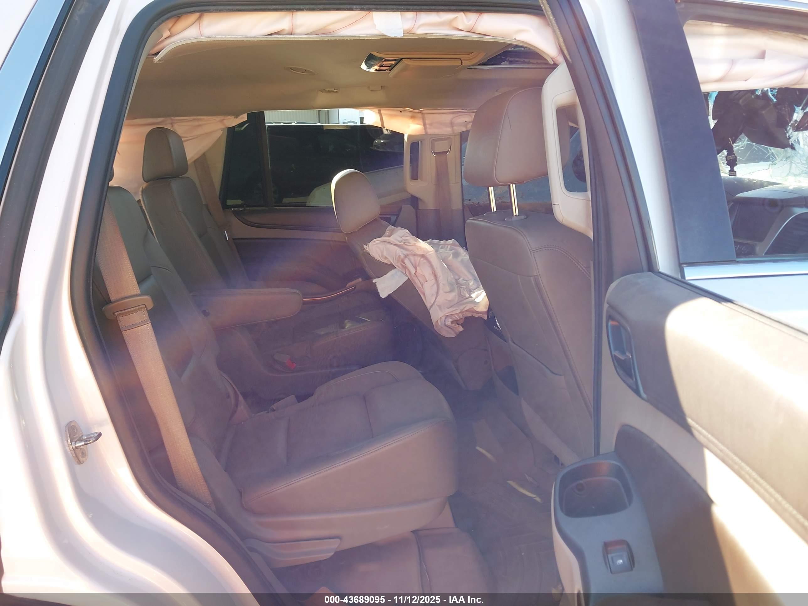 CHEVROLET TAHOE image 8