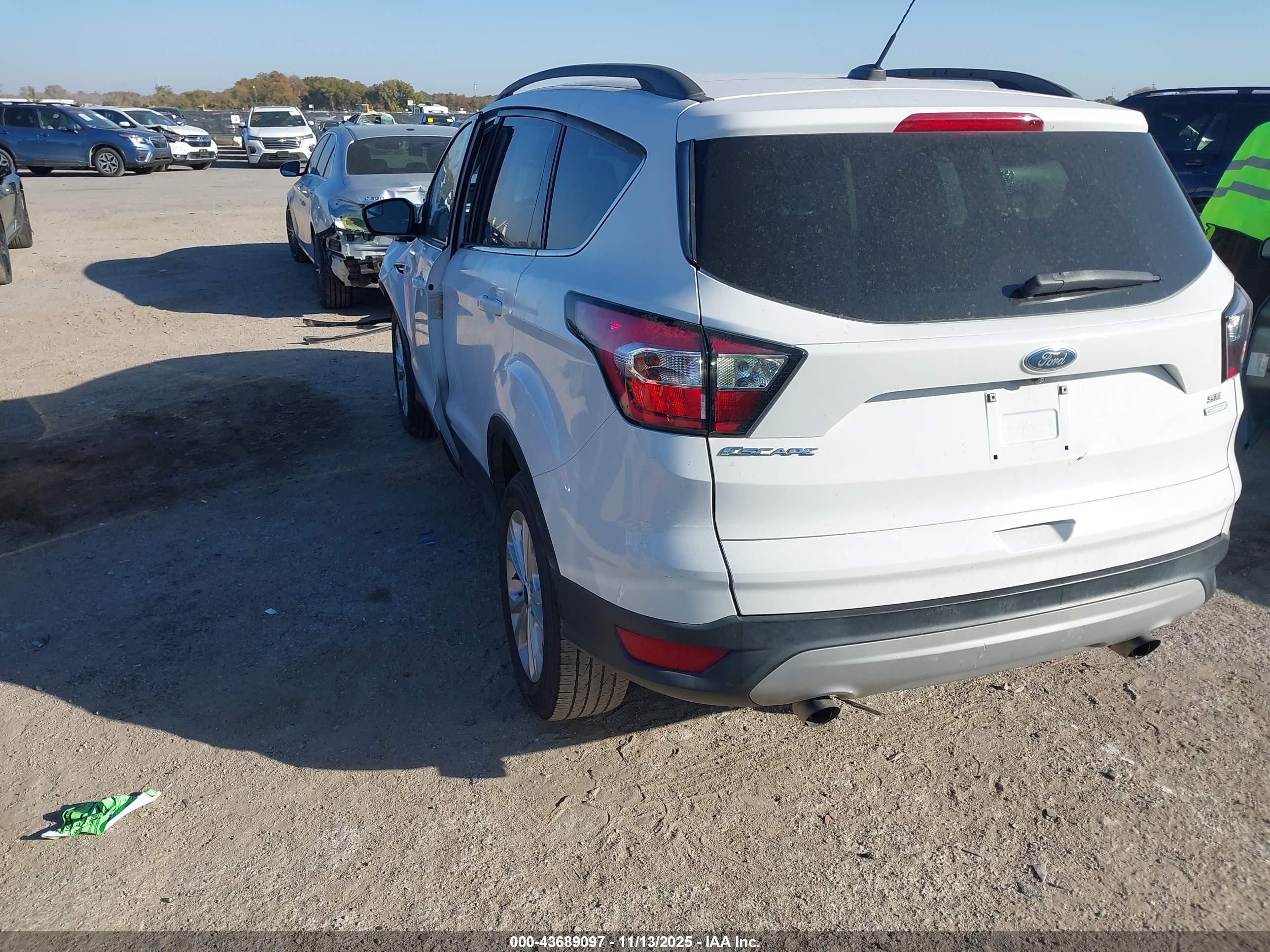 FORD ESCAPE image 3