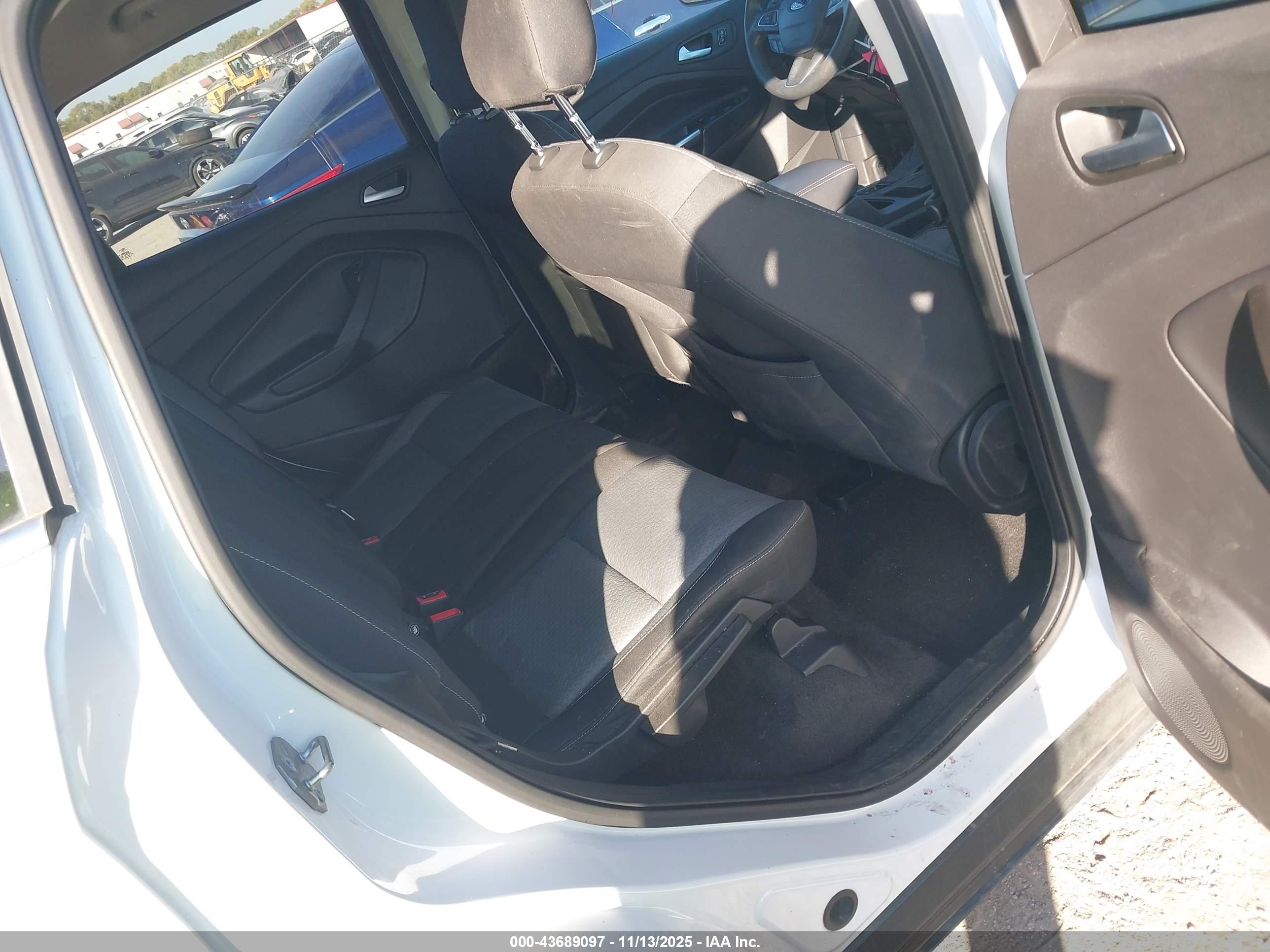 FORD ESCAPE image 8