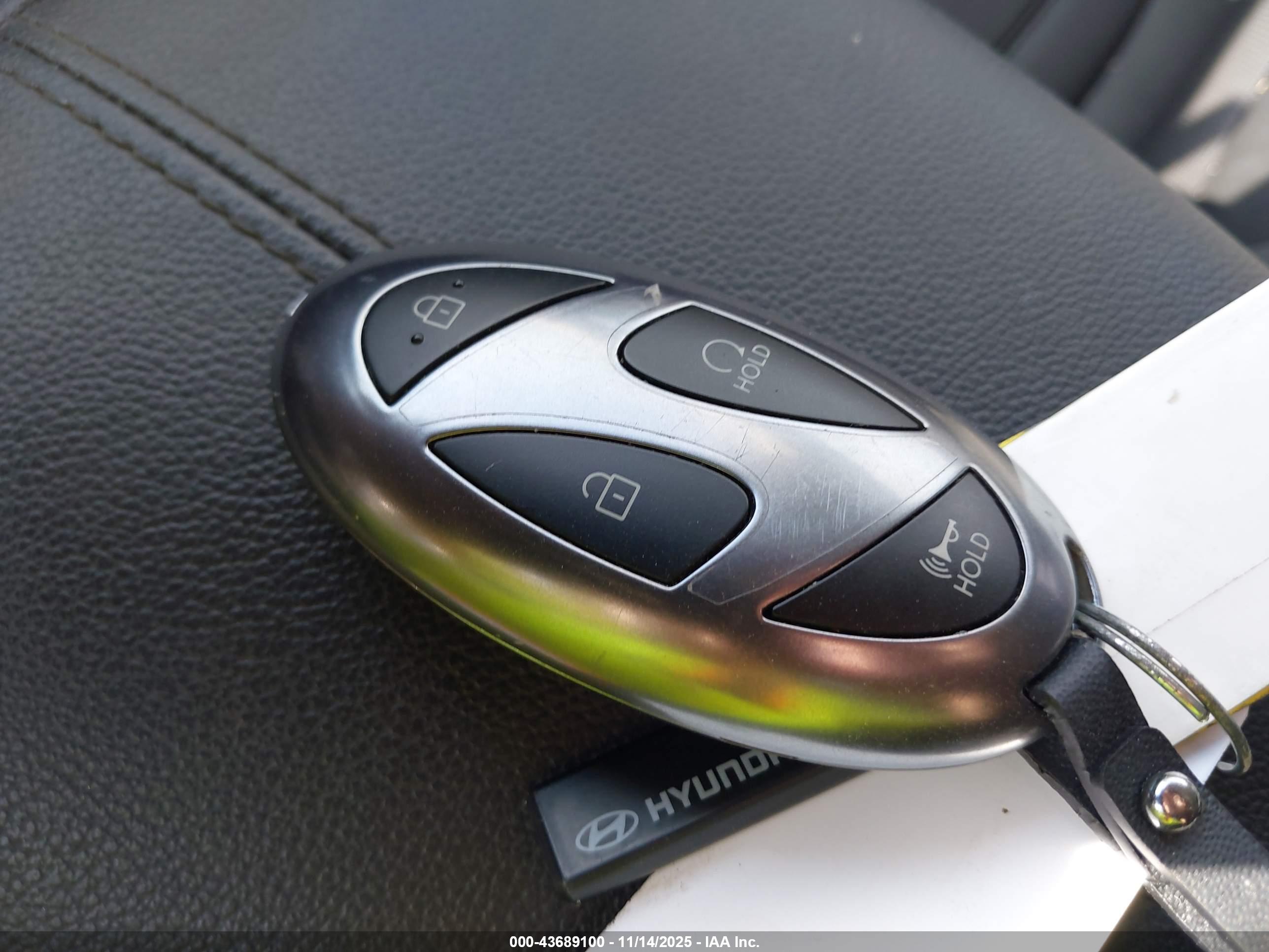 HYUNDAI TUCSON image 11