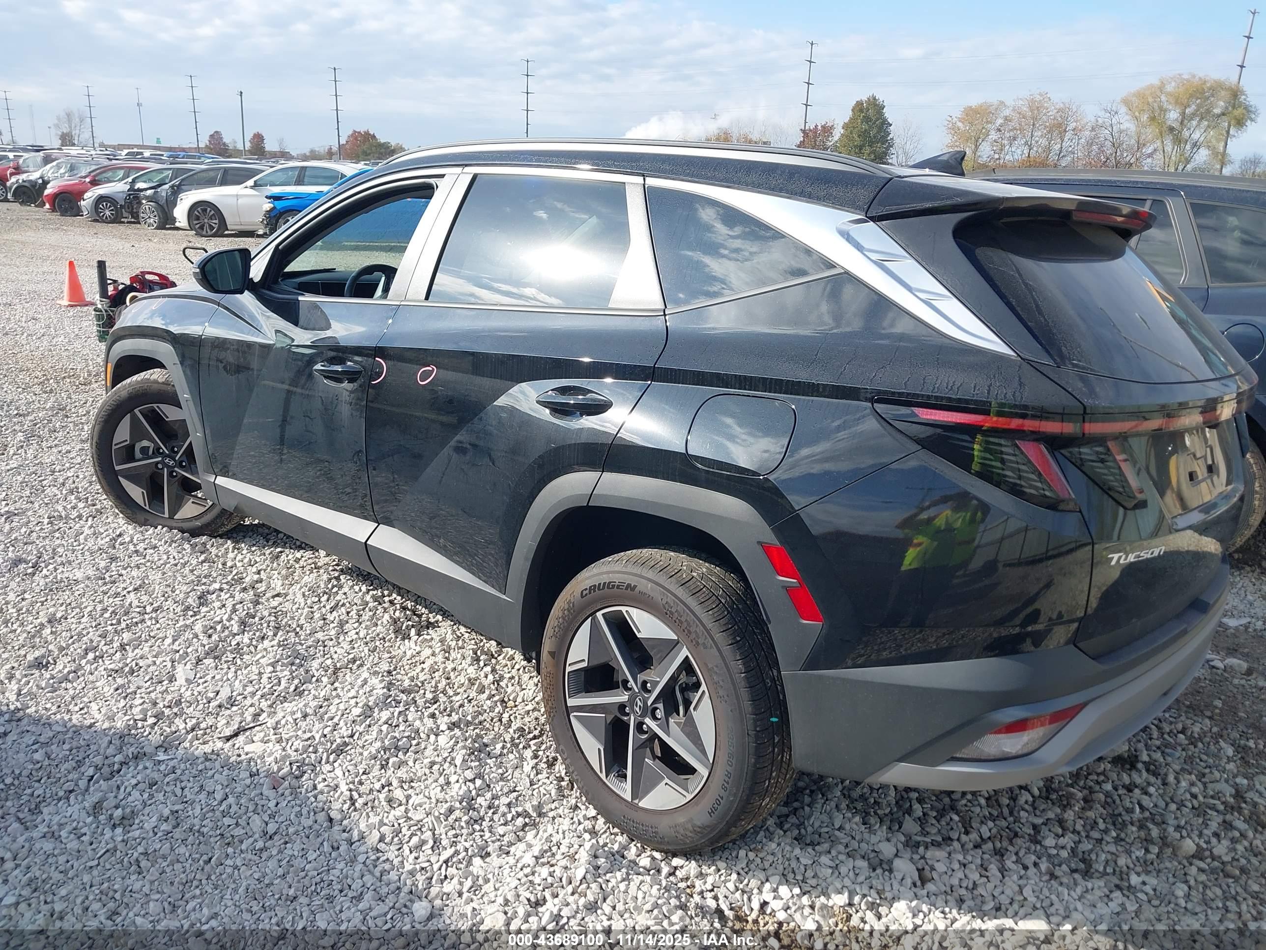 HYUNDAI TUCSON image 3