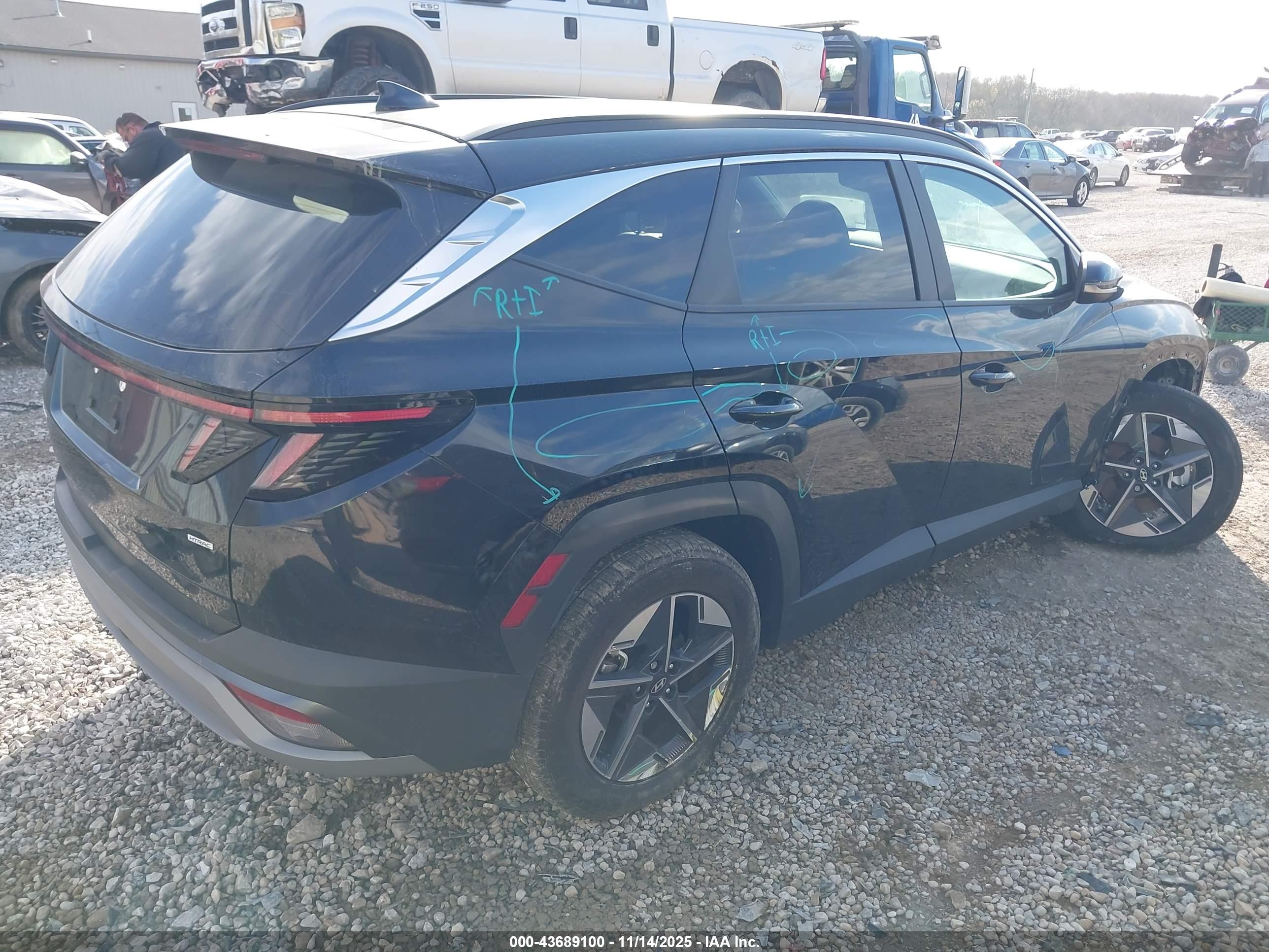 HYUNDAI TUCSON image 4