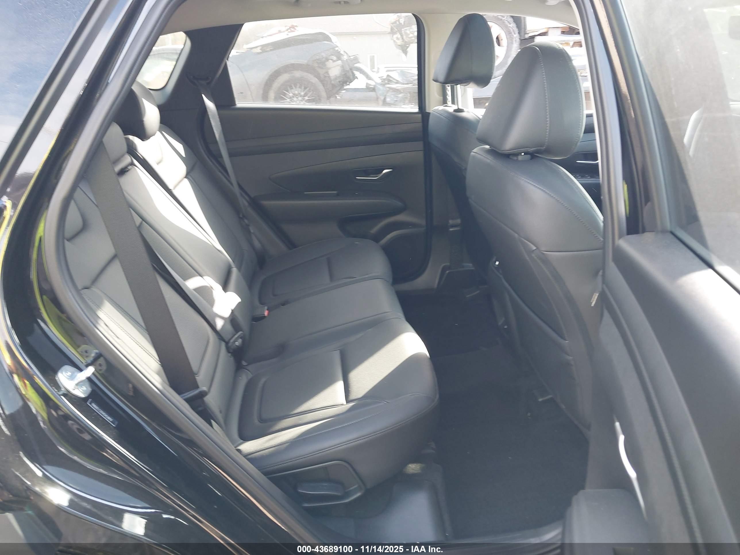 HYUNDAI TUCSON image 8
