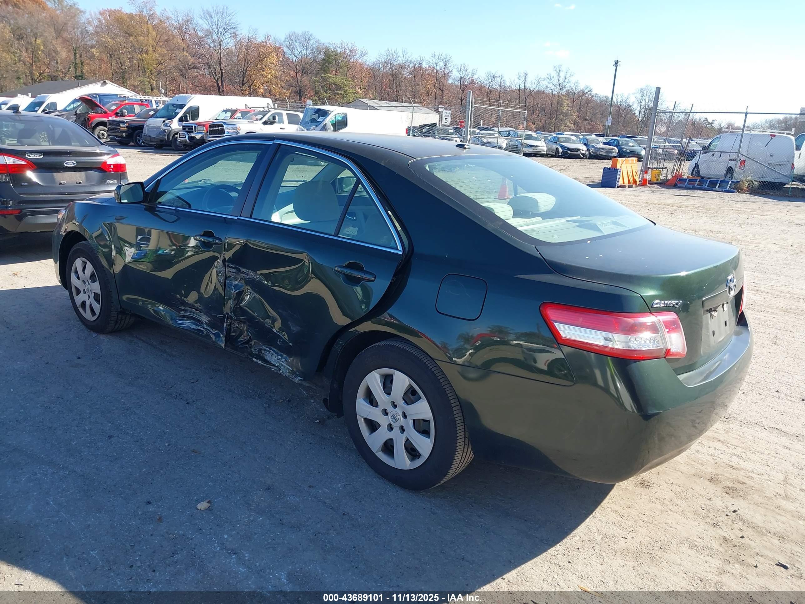 TOYOTA CAMRY image 3