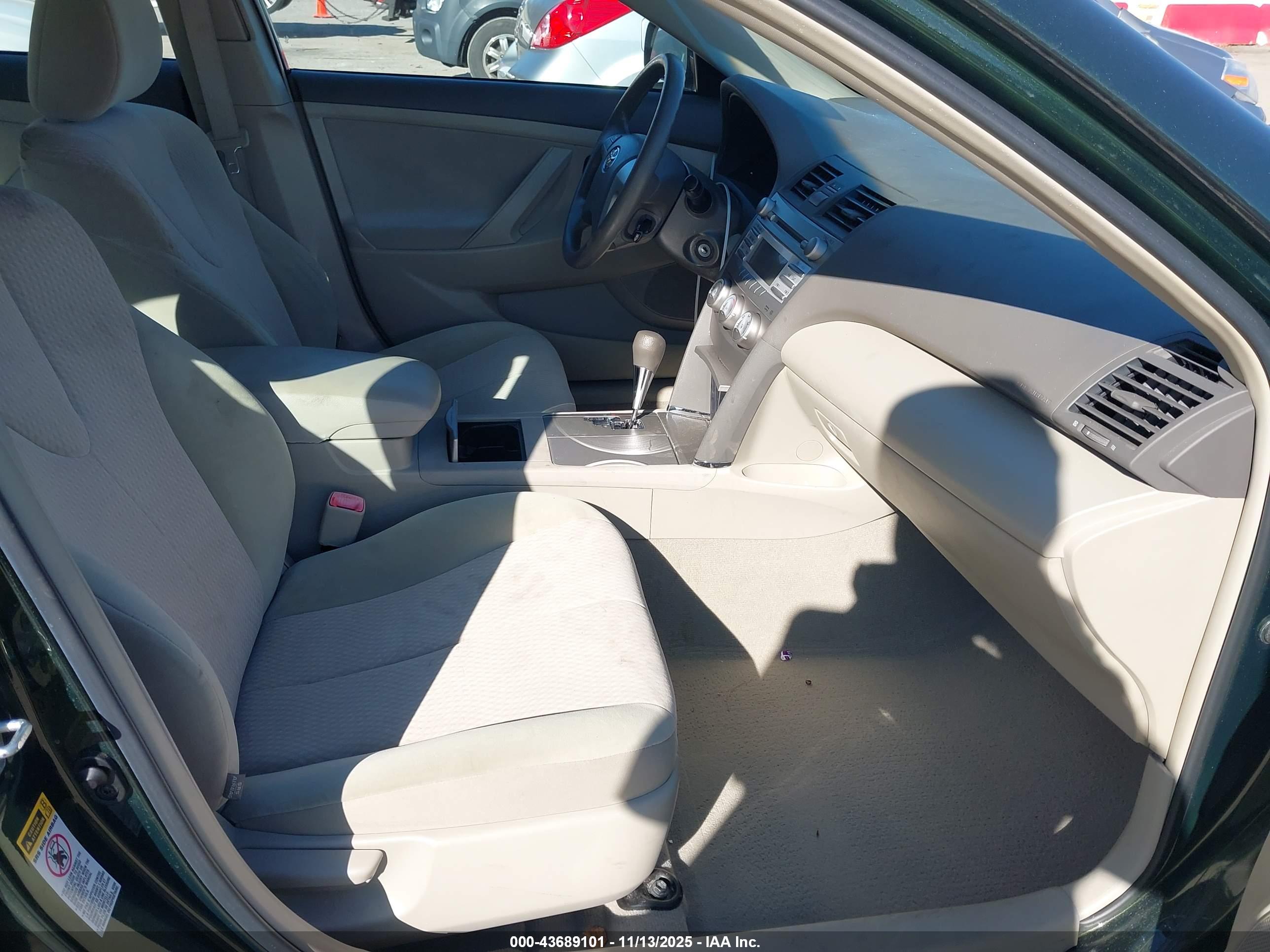 TOYOTA CAMRY image 5