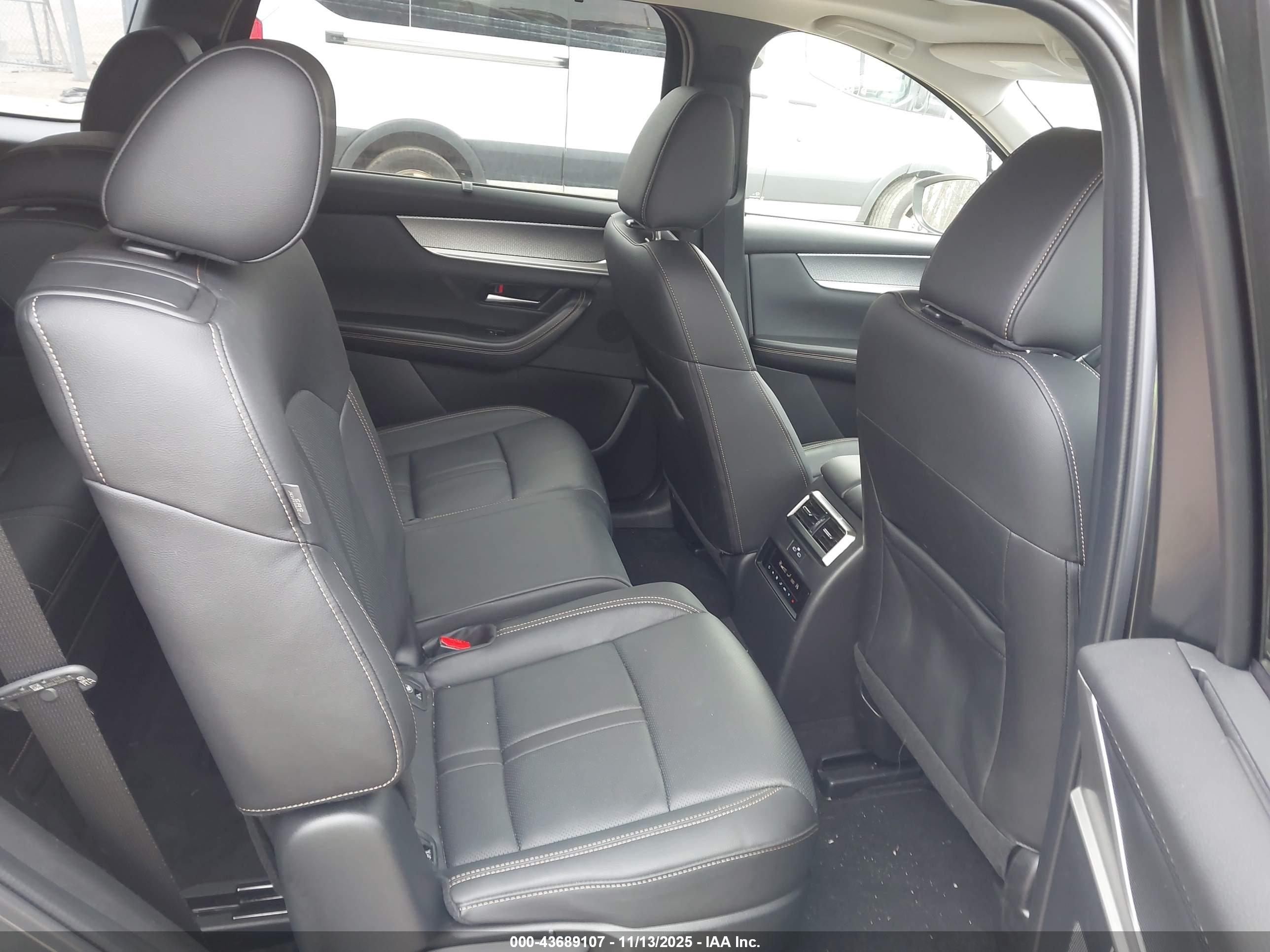 MAZDA CX-90 image 8