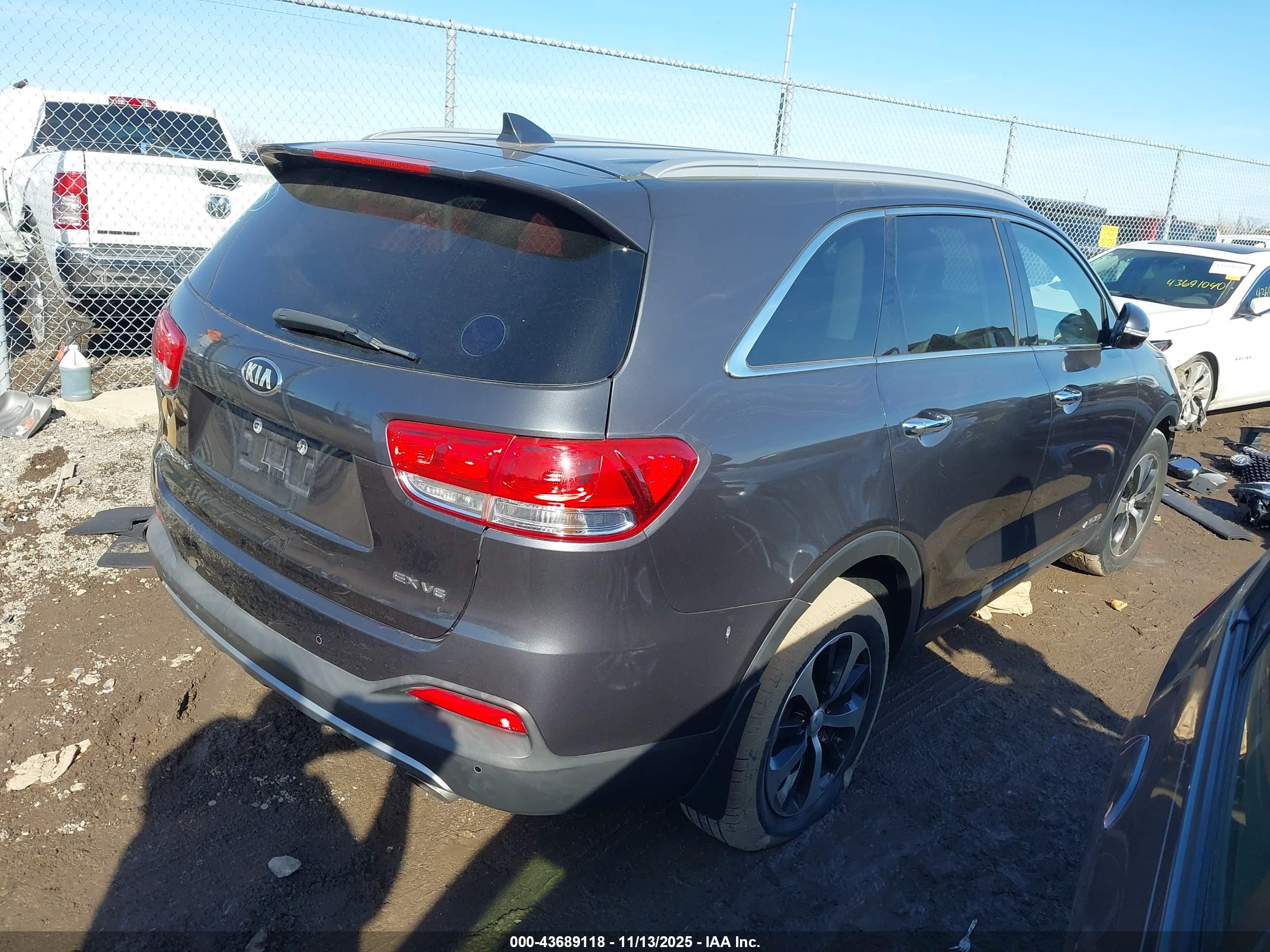 KIA SORENTO image 4