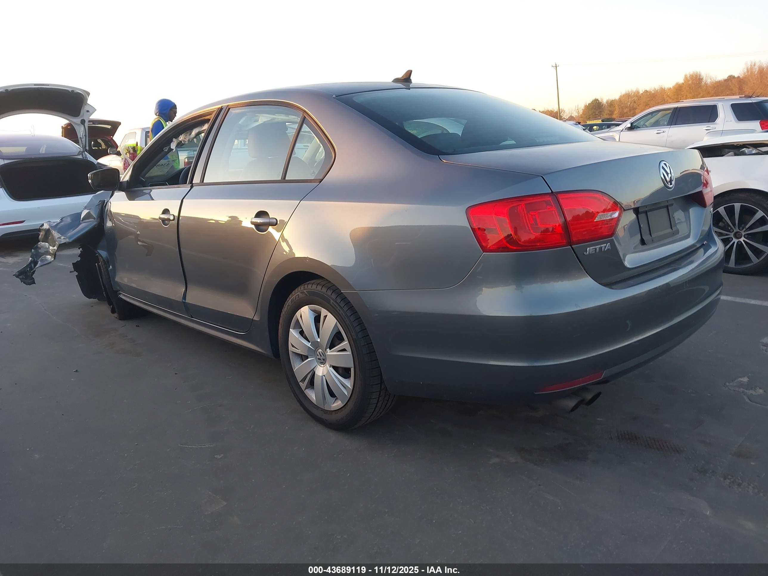 VOLKSWAGEN JETTA image 3