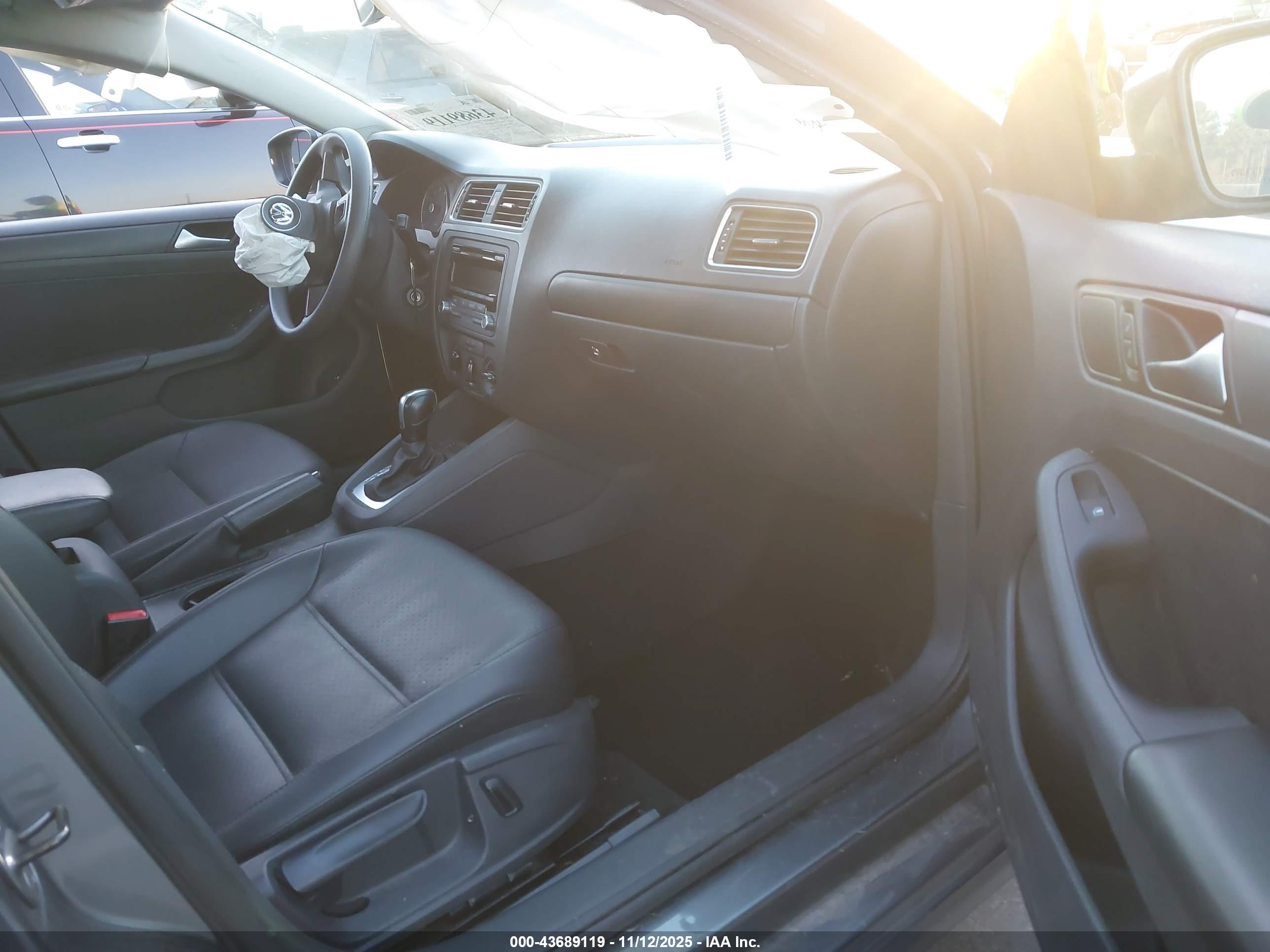 VOLKSWAGEN JETTA image 5