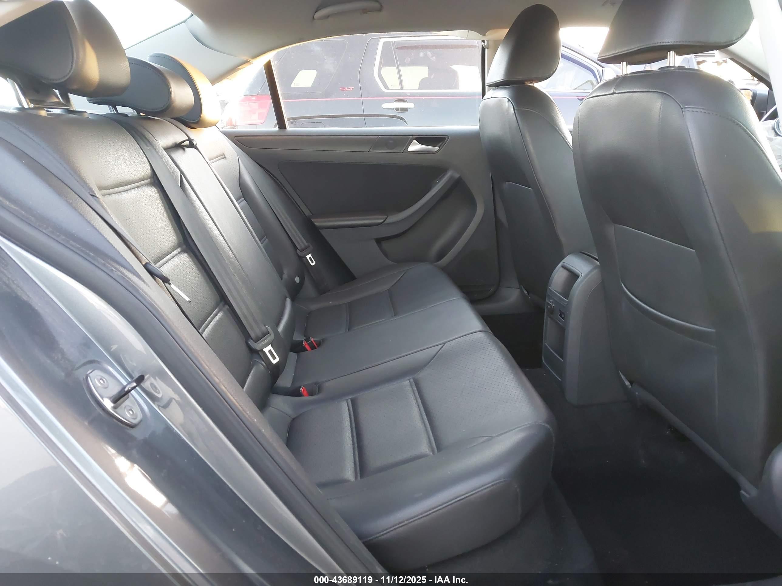 VOLKSWAGEN JETTA image 8