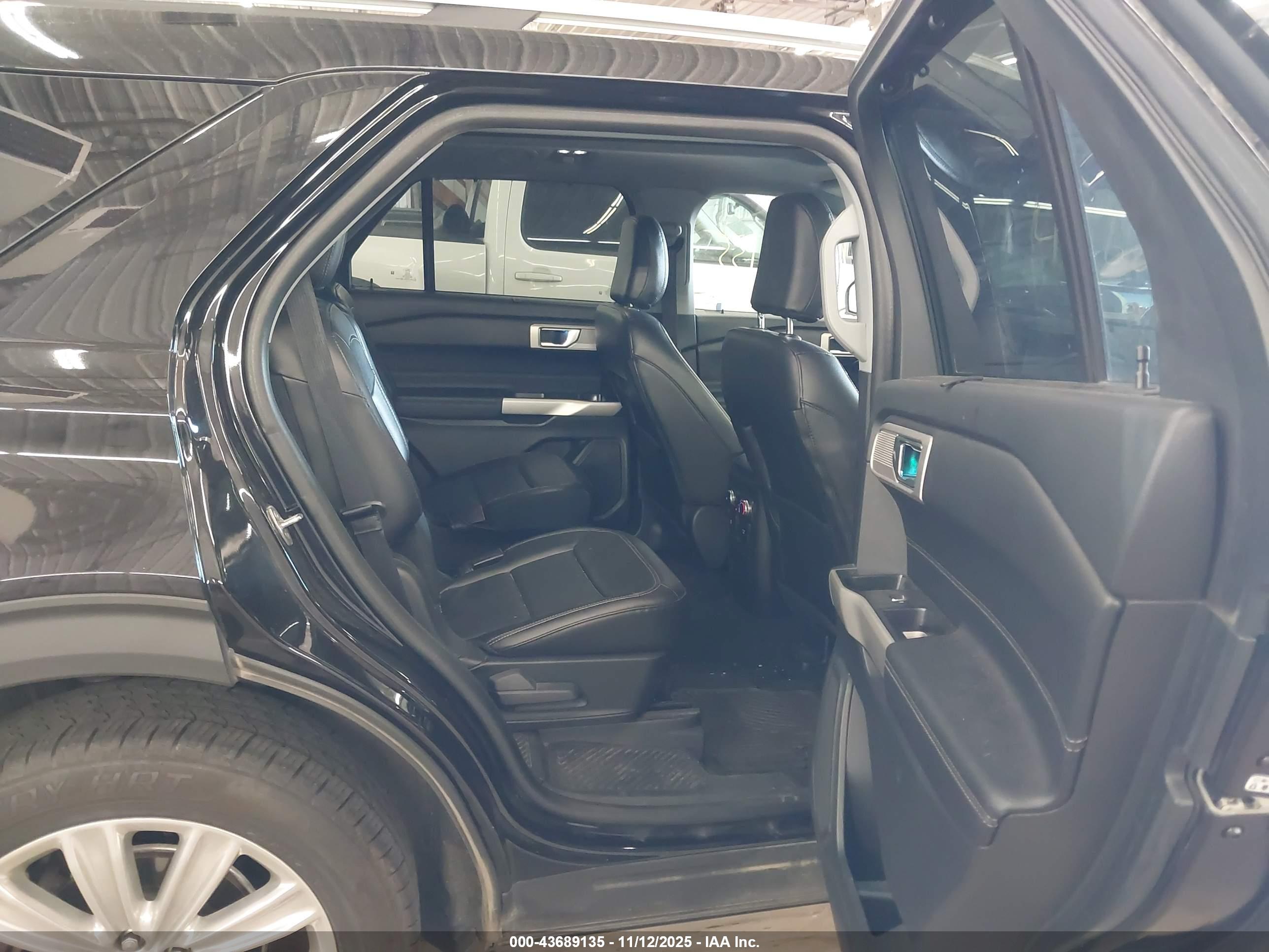 FORD EXPLORER image 8