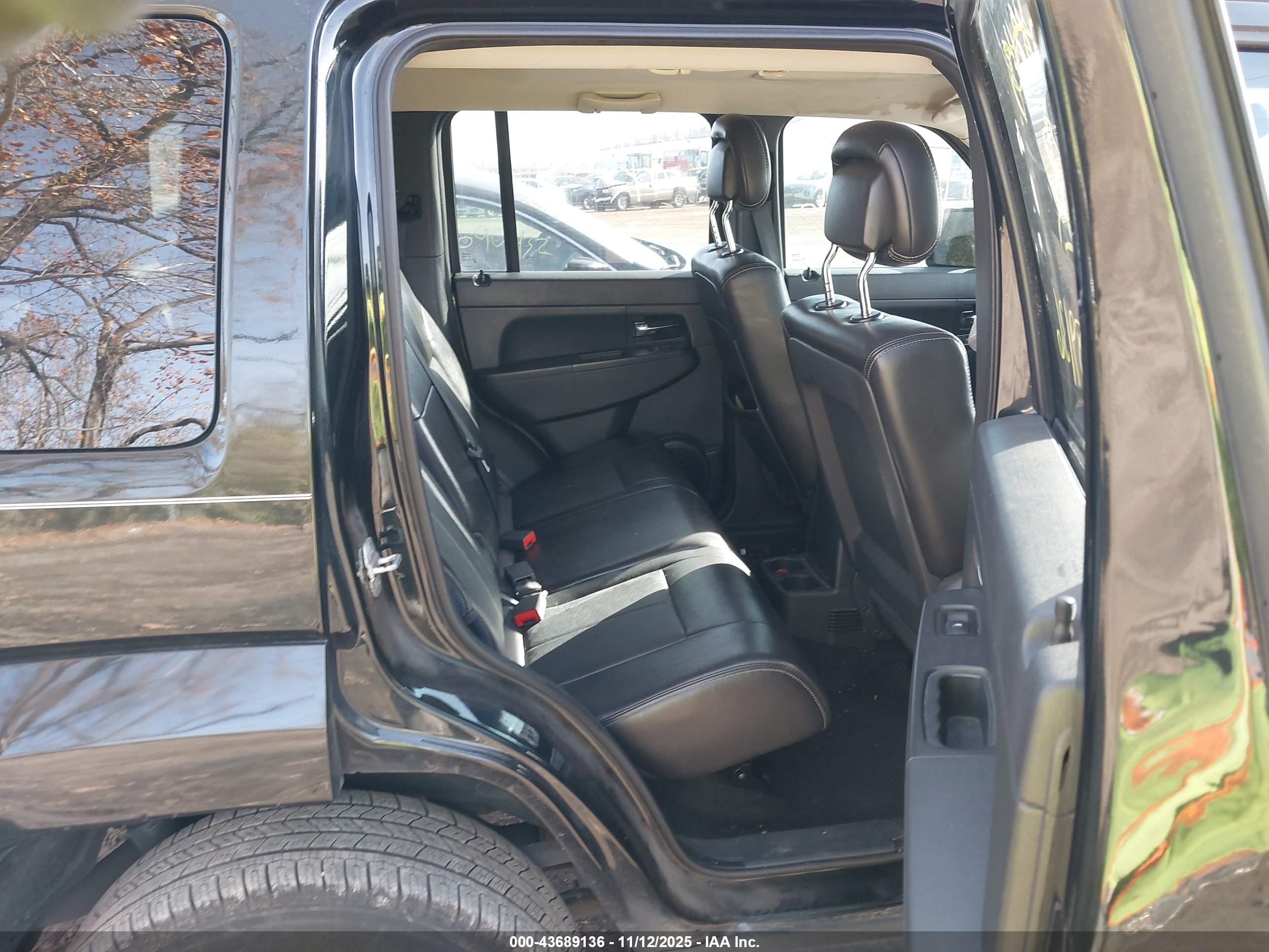 JEEP LIBERTY image 8