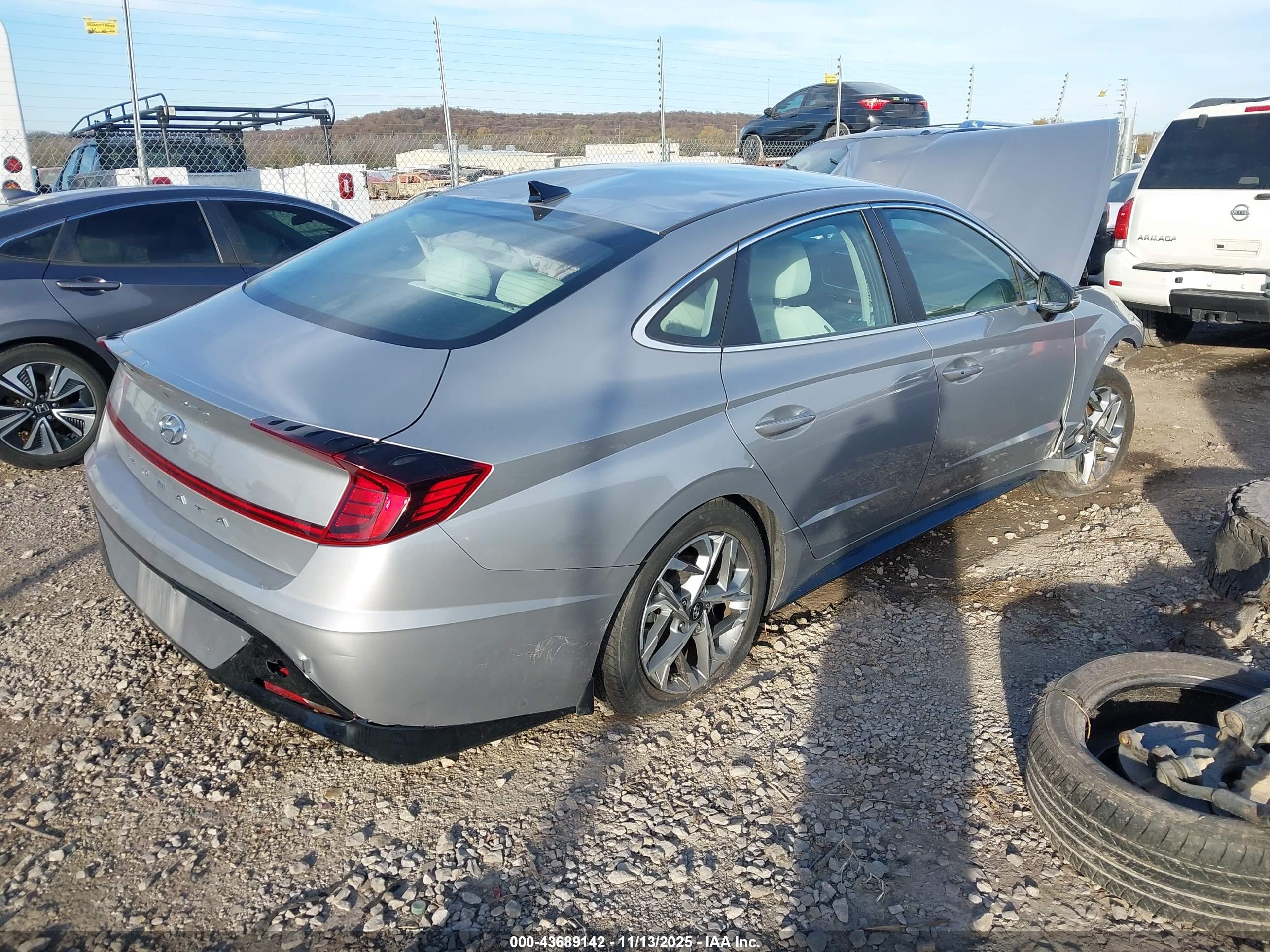 HYUNDAI SONATA image 4