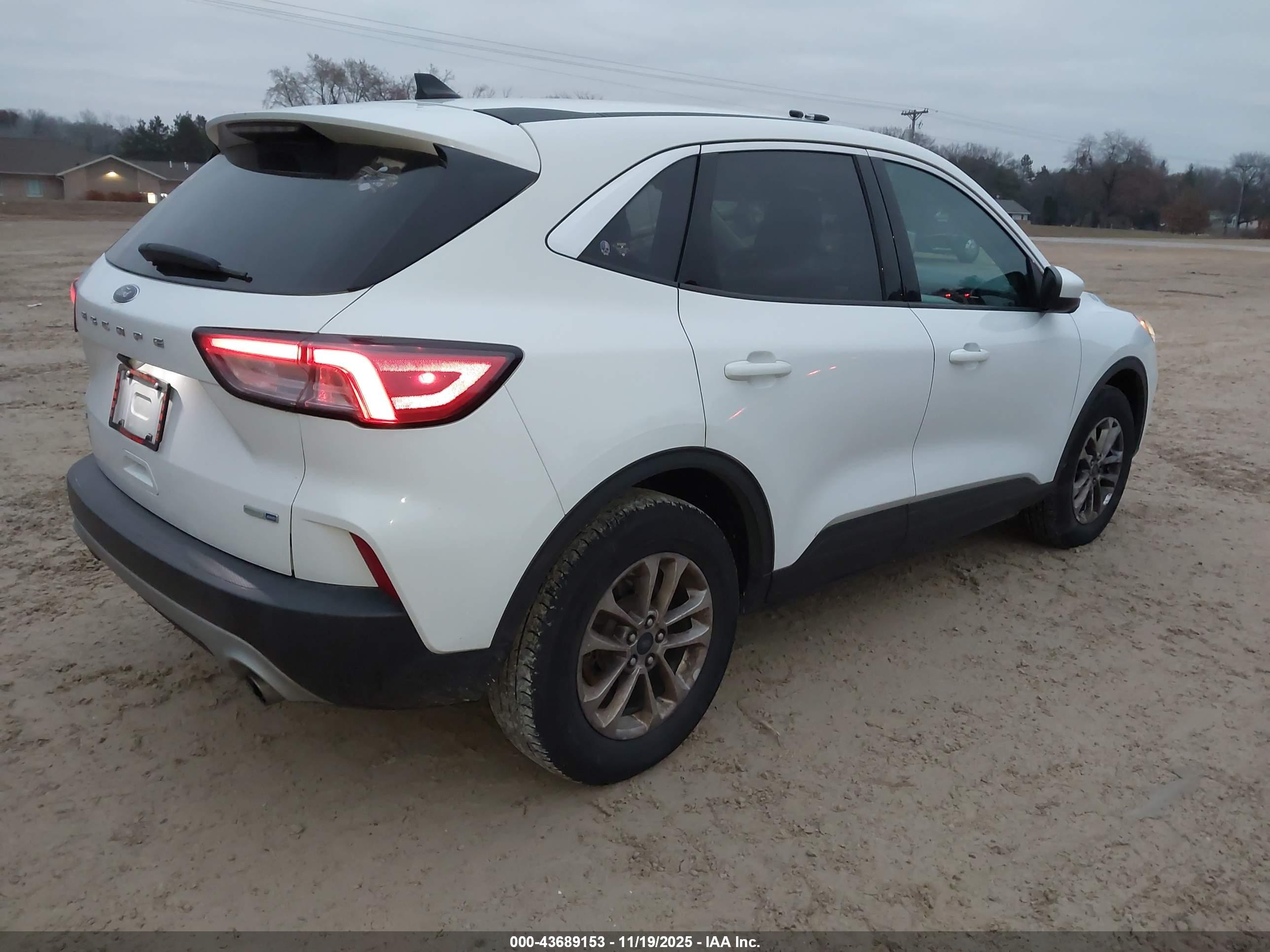 FORD ESCAPE image 4