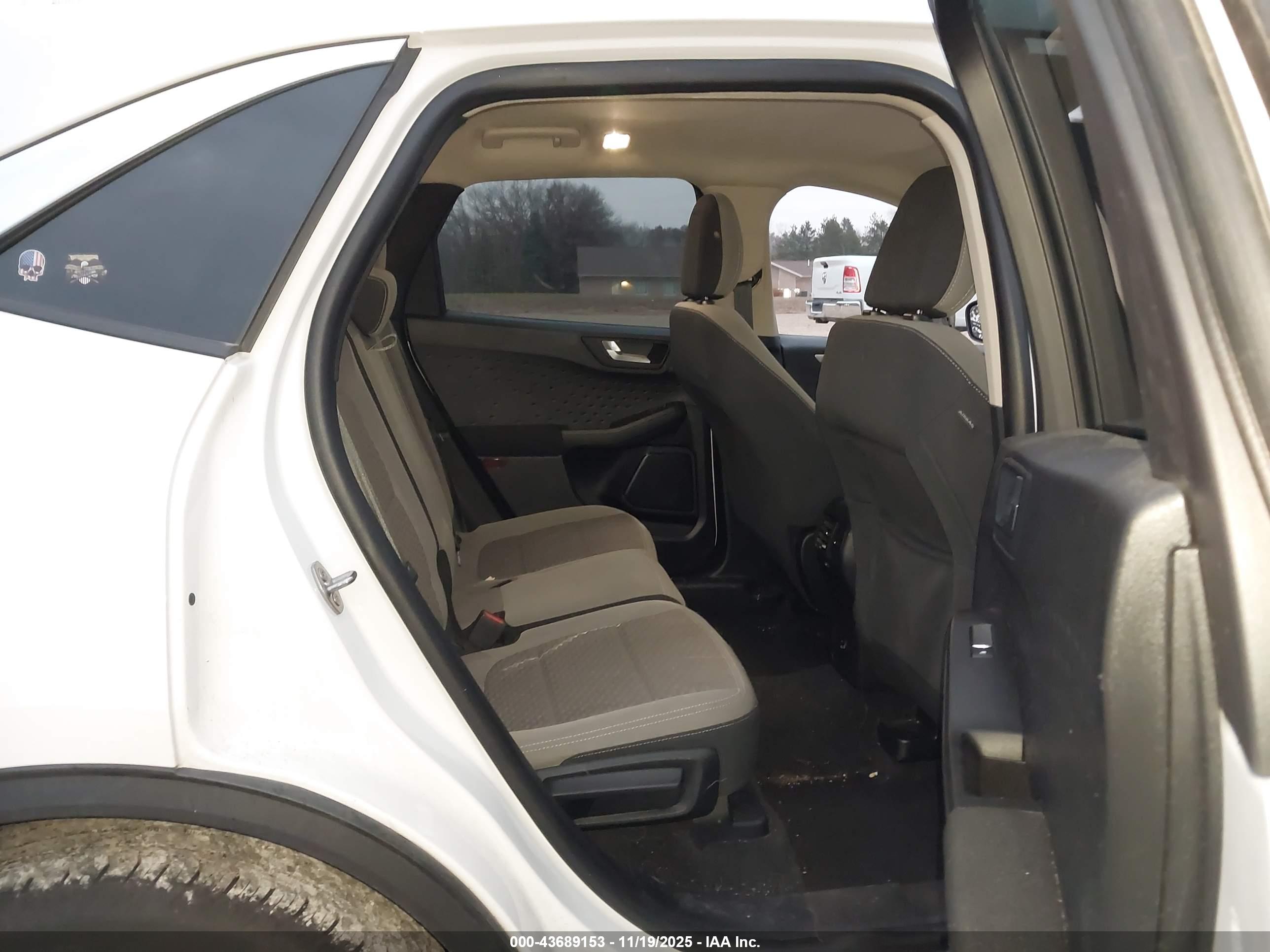 FORD ESCAPE image 8