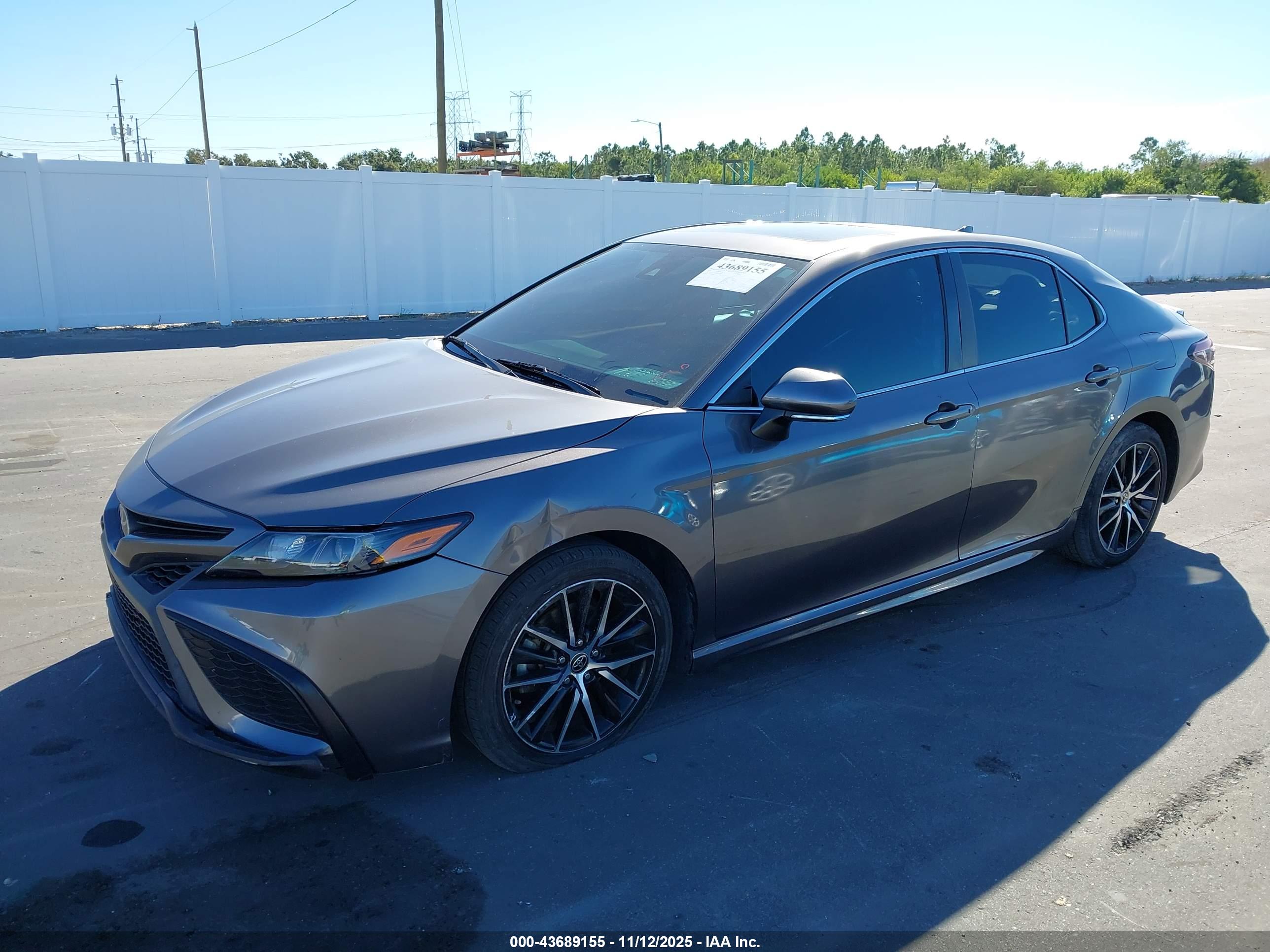 TOYOTA CAMRY image 2