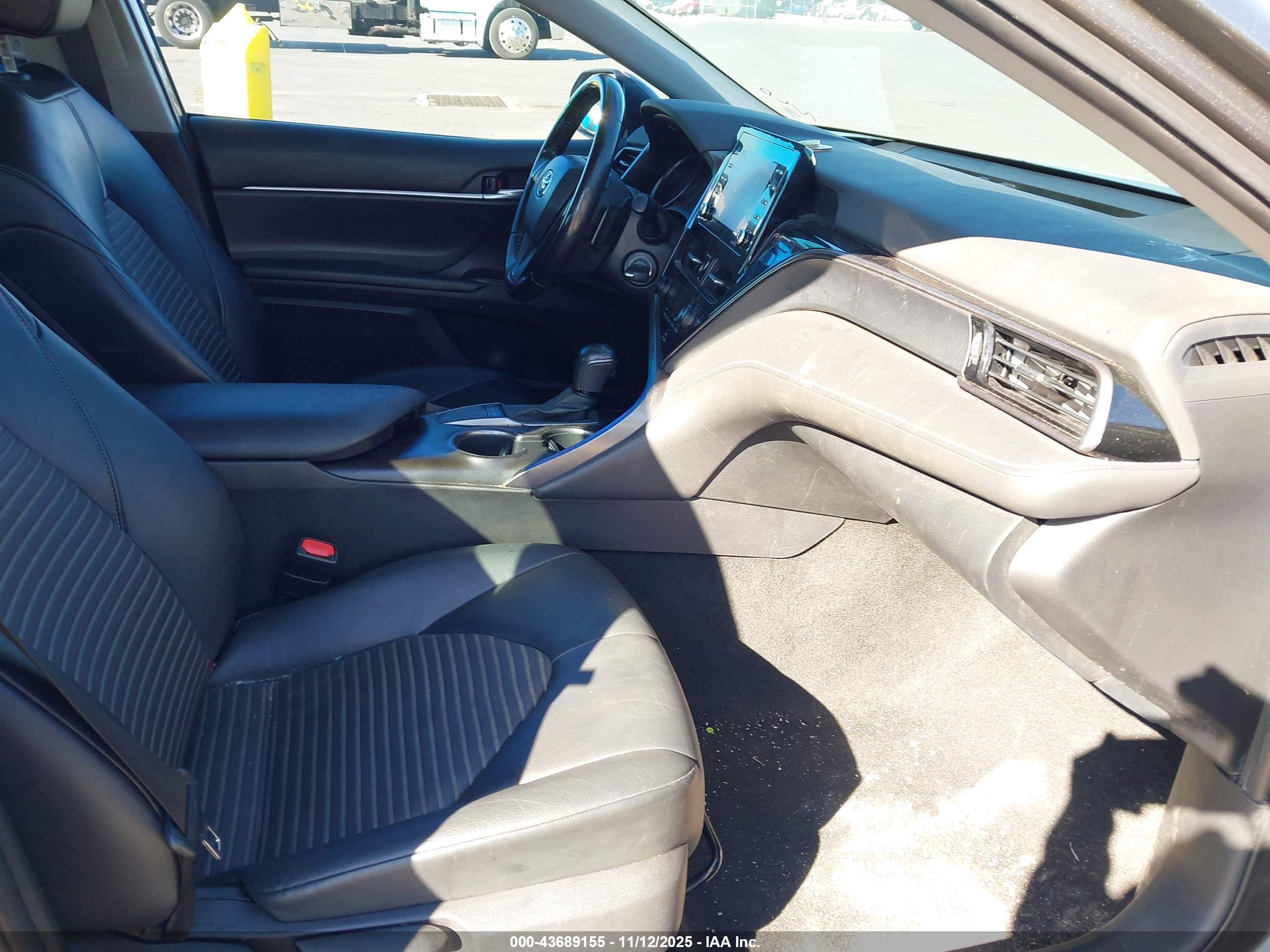 TOYOTA CAMRY image 5