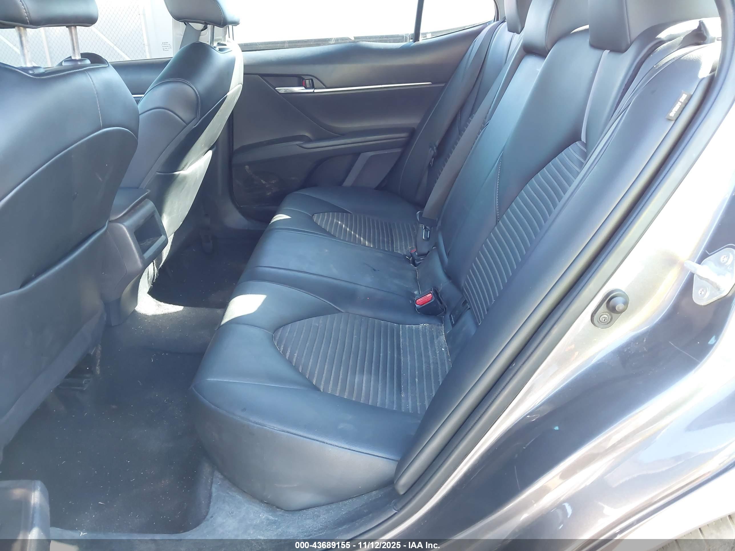 TOYOTA CAMRY image 8
