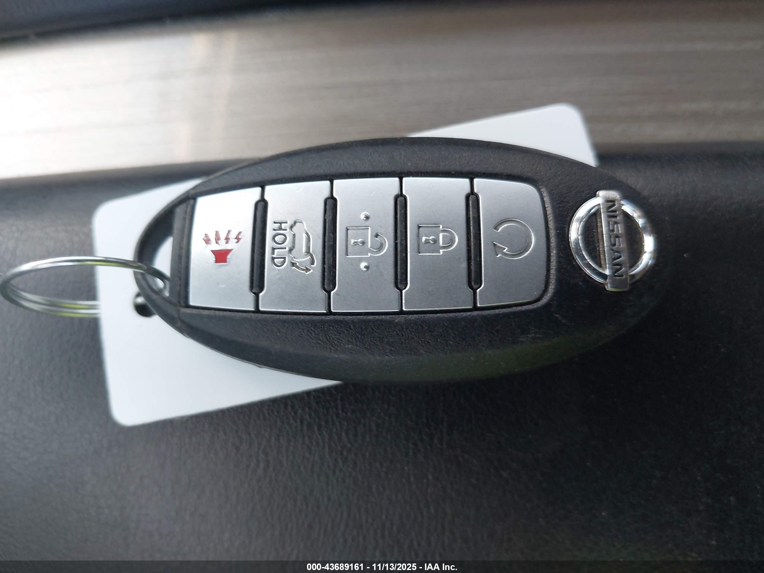 NISSAN MURANO image 11