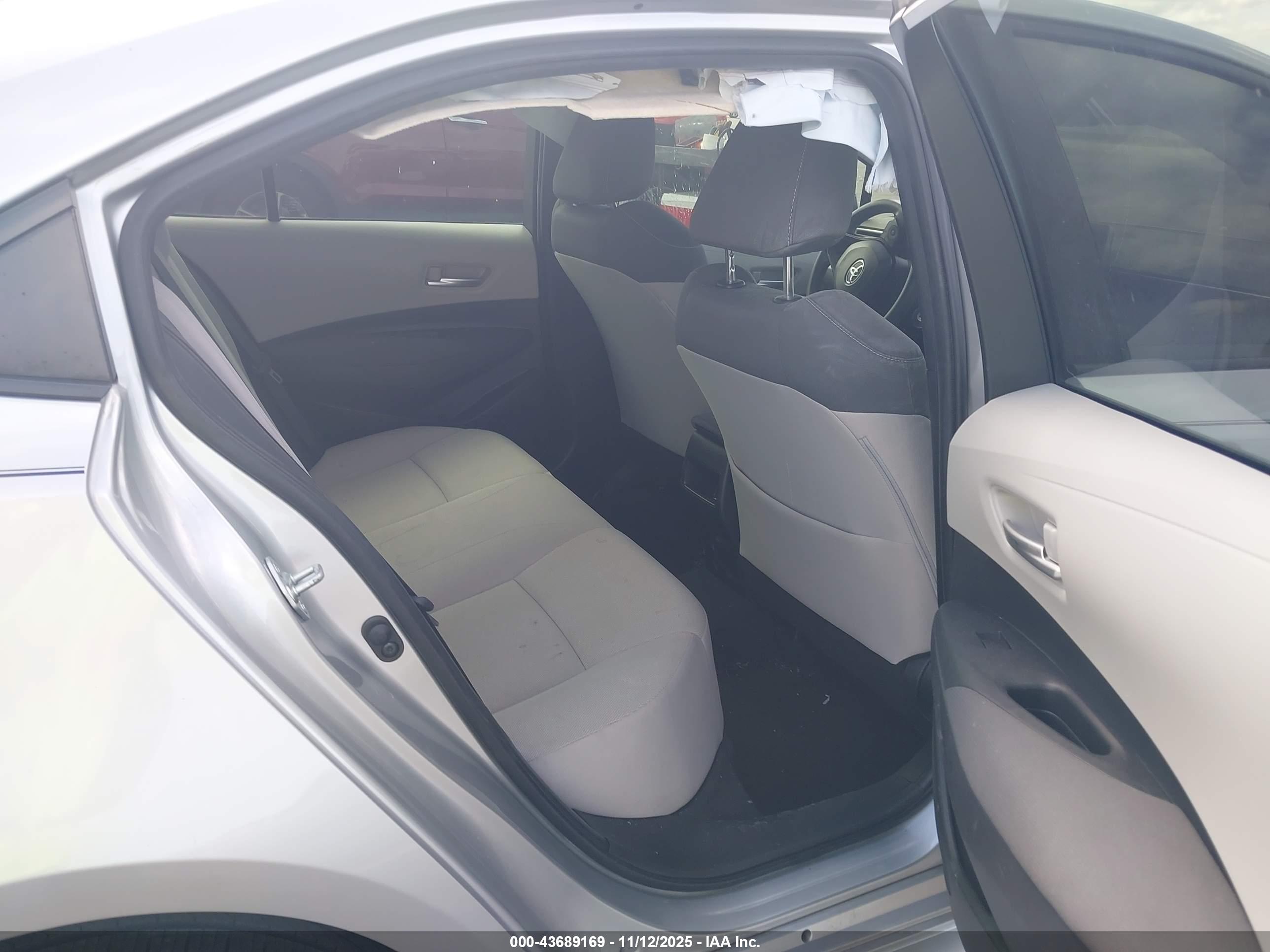 TOYOTA COROLLA image 8