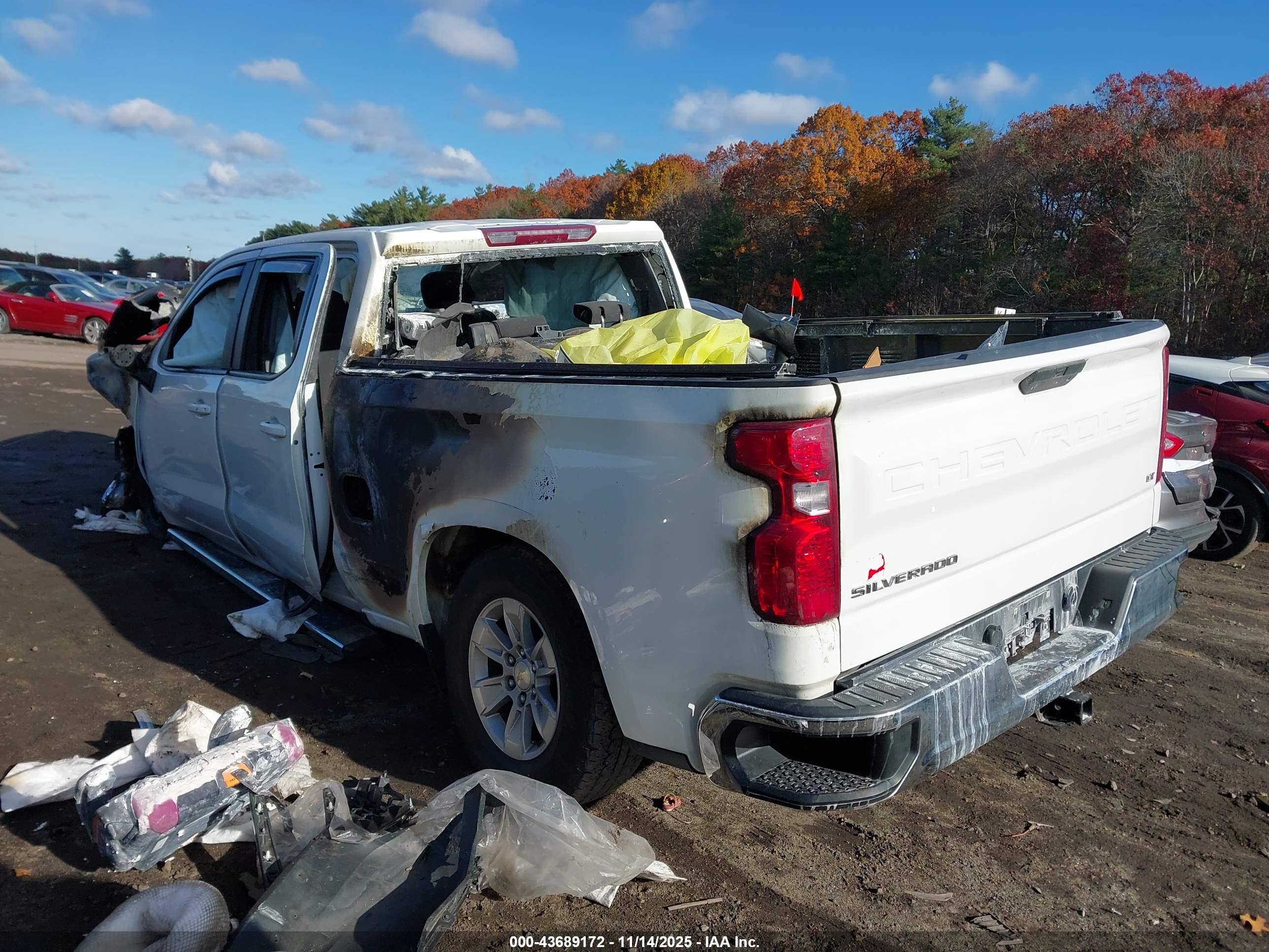 CHEVROLET SILVERADO image 3