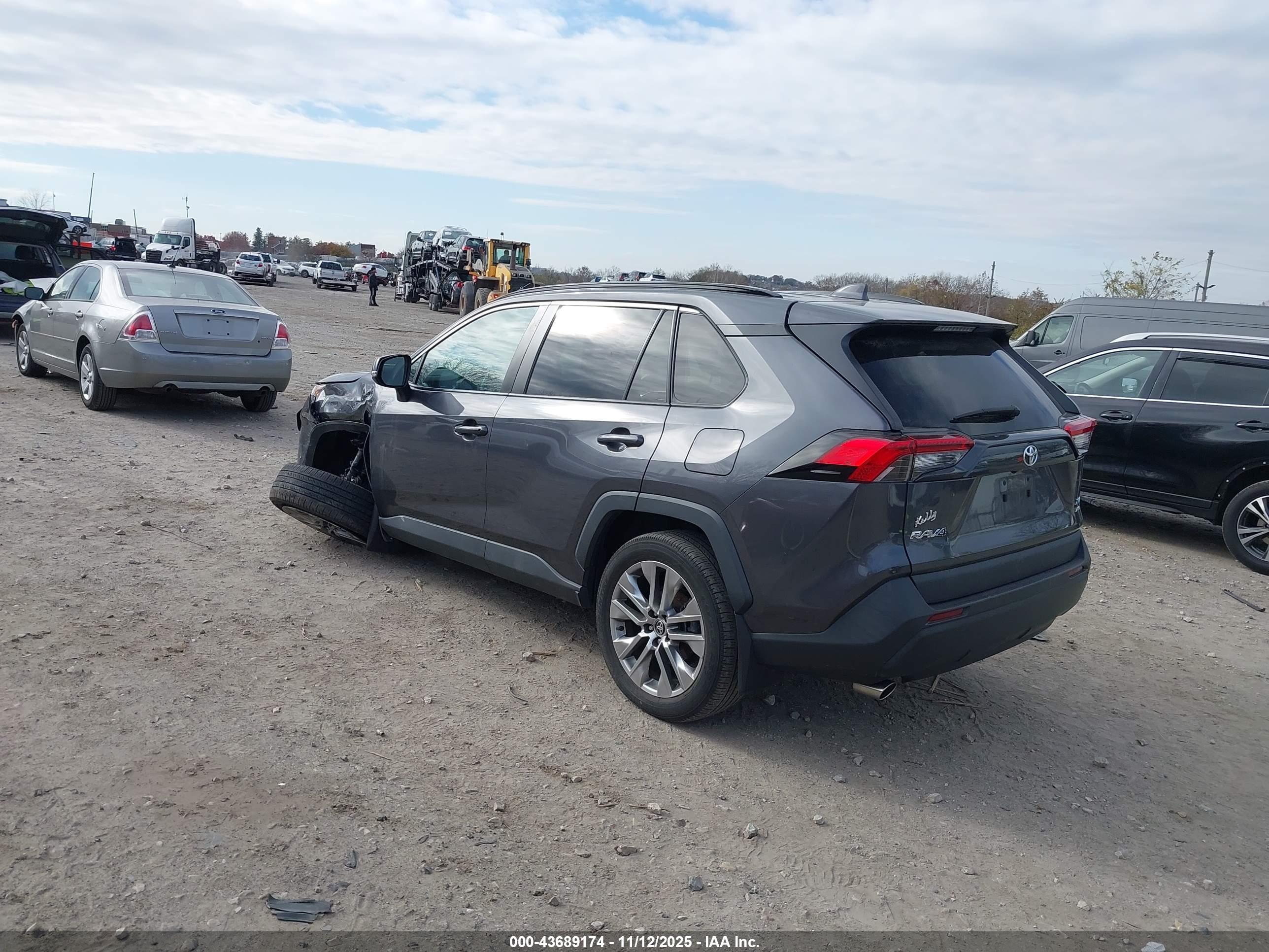 TOYOTA RAV4 image 3