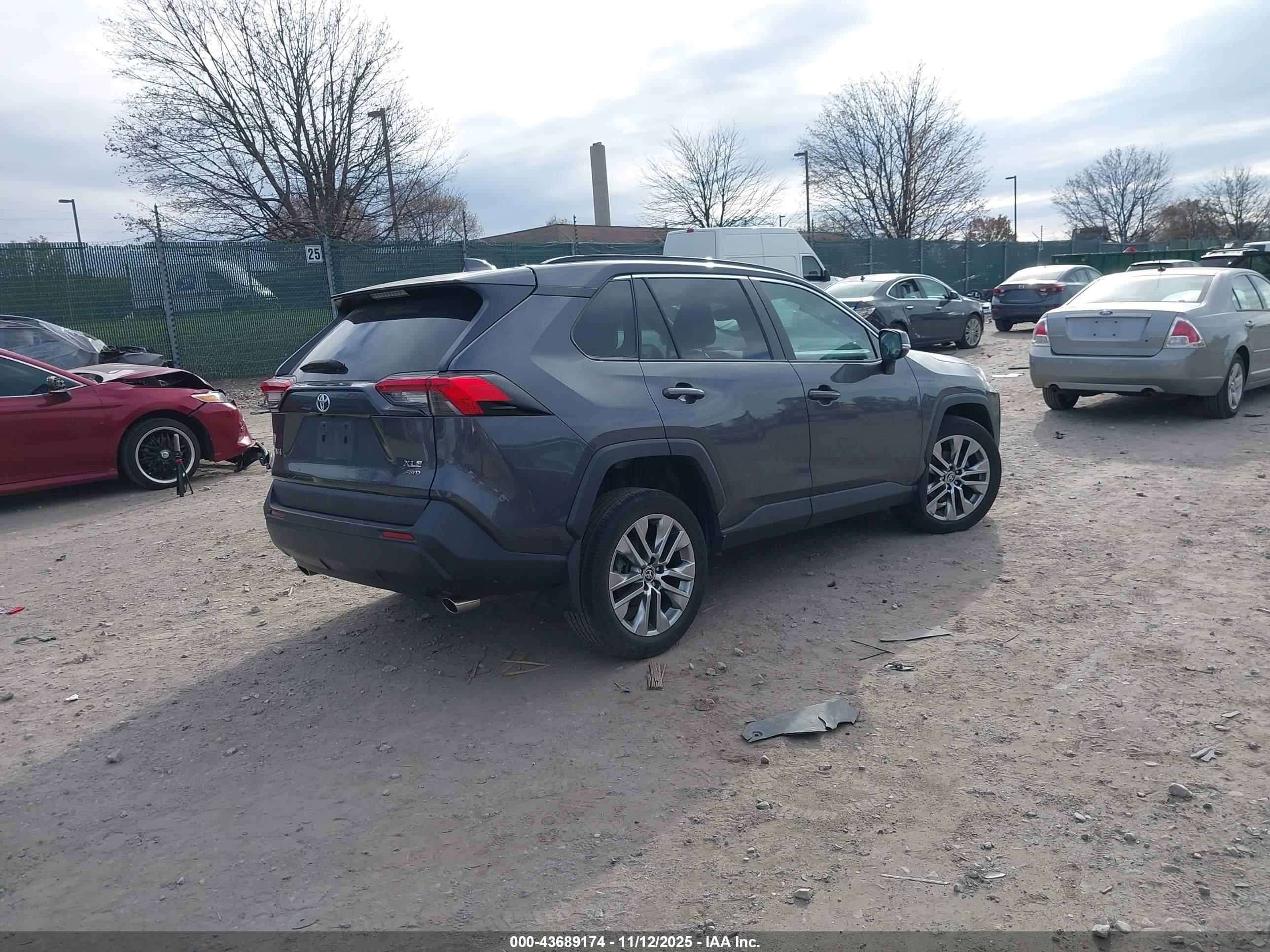 TOYOTA RAV4 image 4