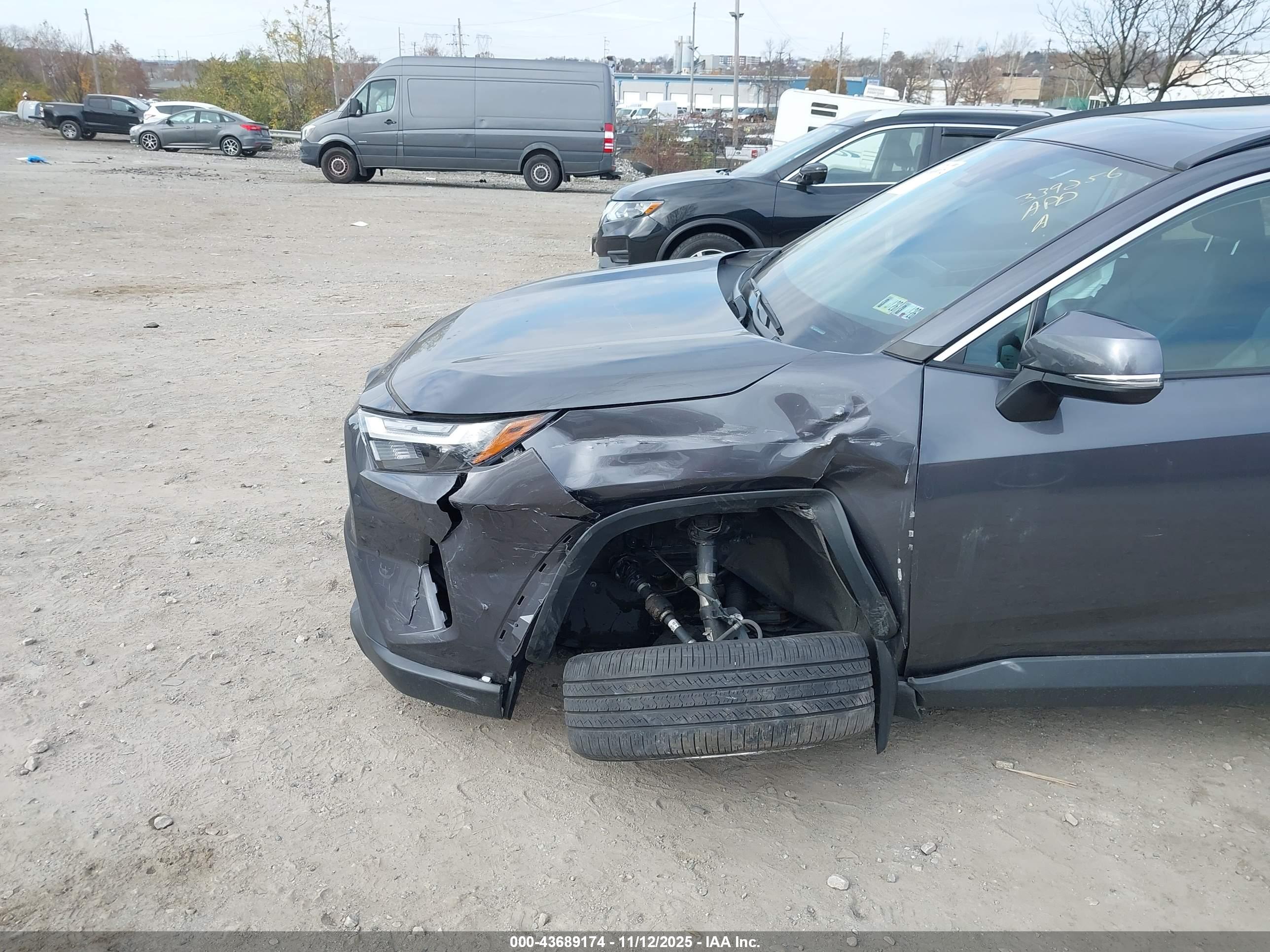 TOYOTA RAV4 image 6