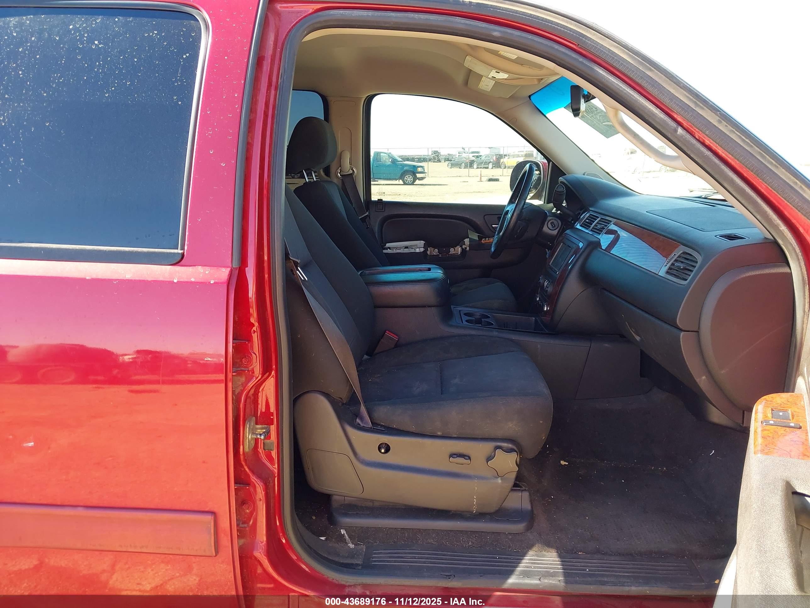 CHEVROLET TAHOE image 5