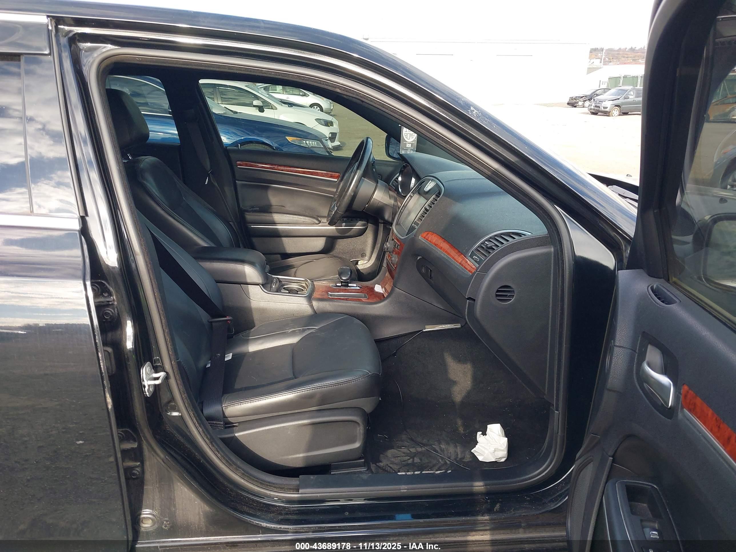 CHRYSLER 300 image 5