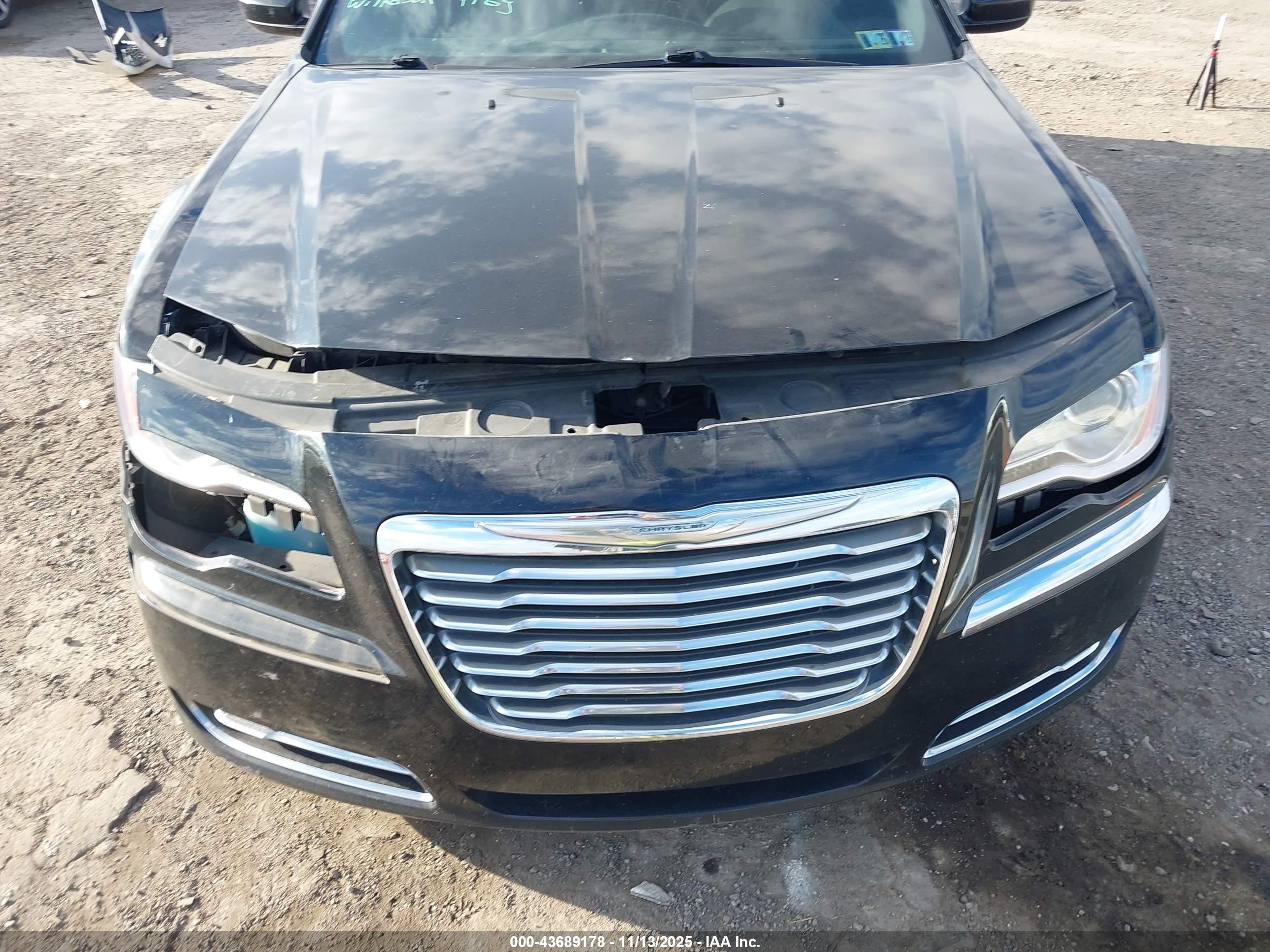 CHRYSLER 300 image 6