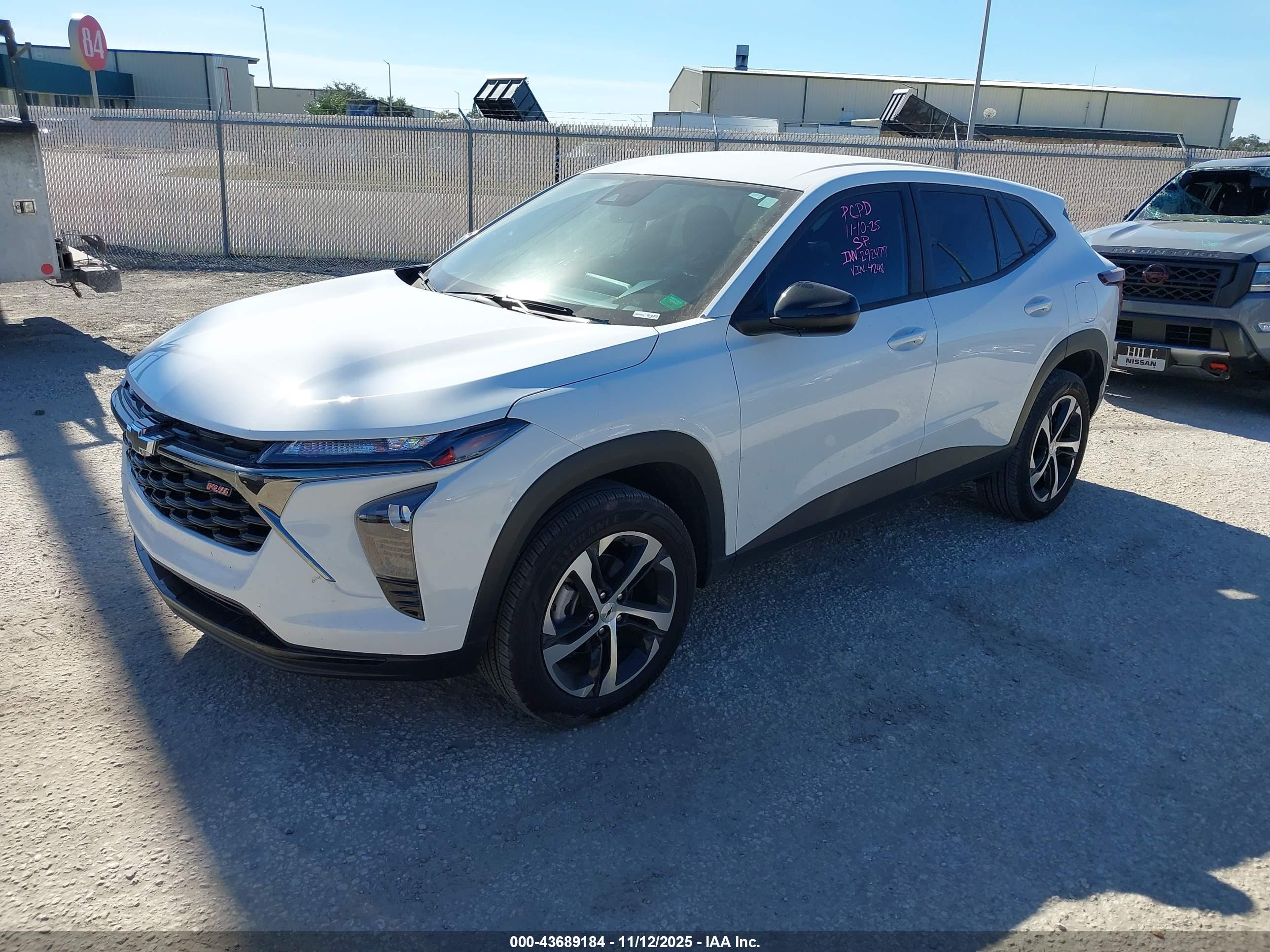 CHEVROLET TRAX image 2
