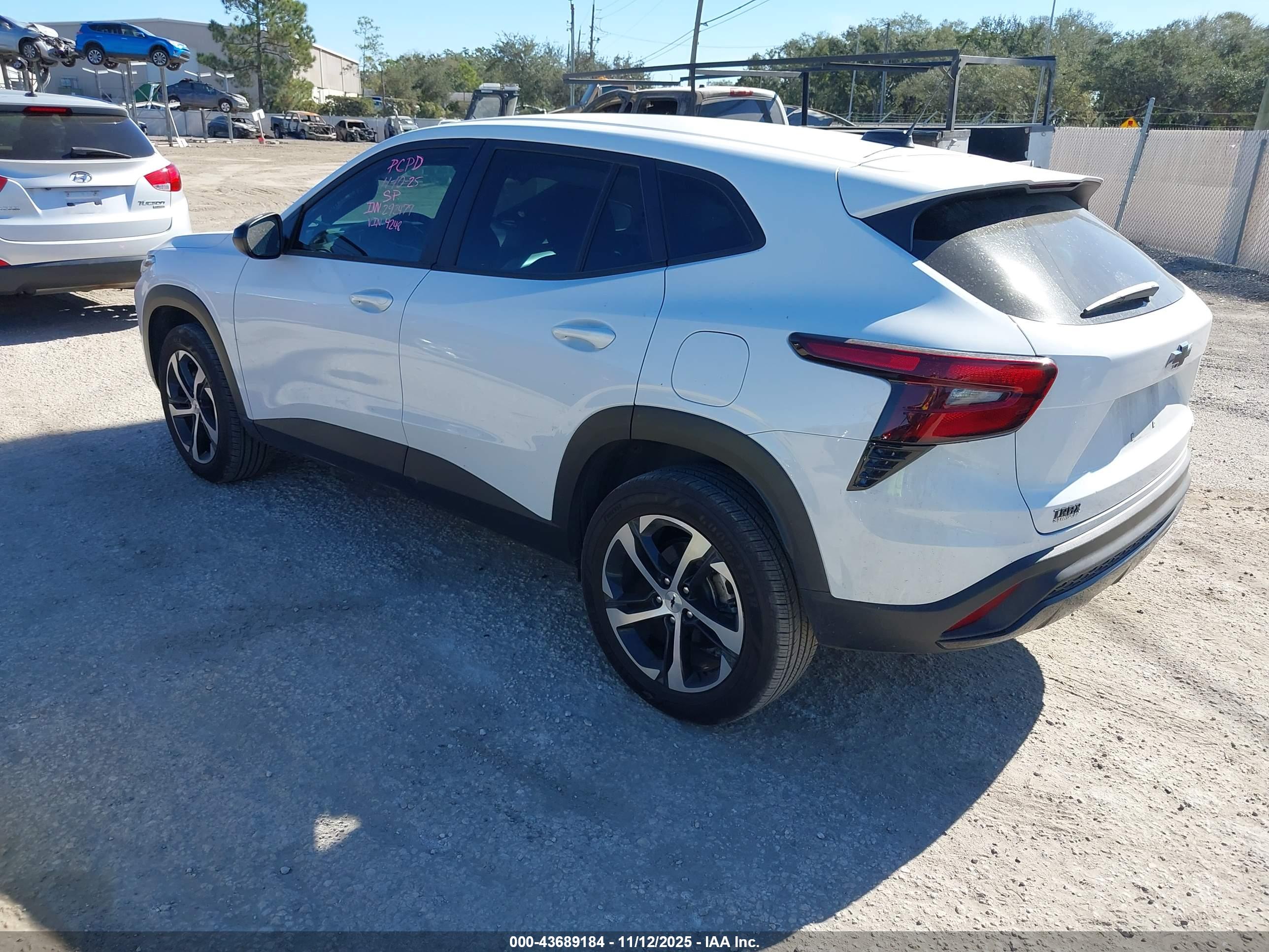 CHEVROLET TRAX image 3