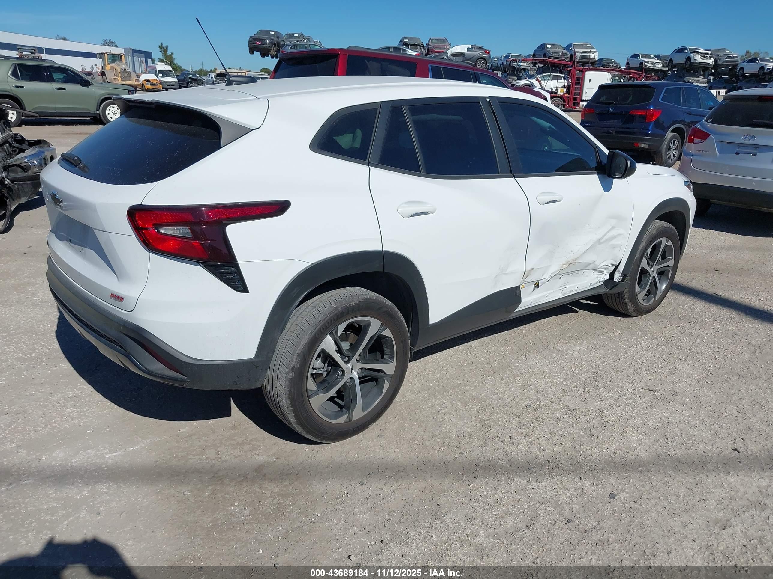 CHEVROLET TRAX image 4
