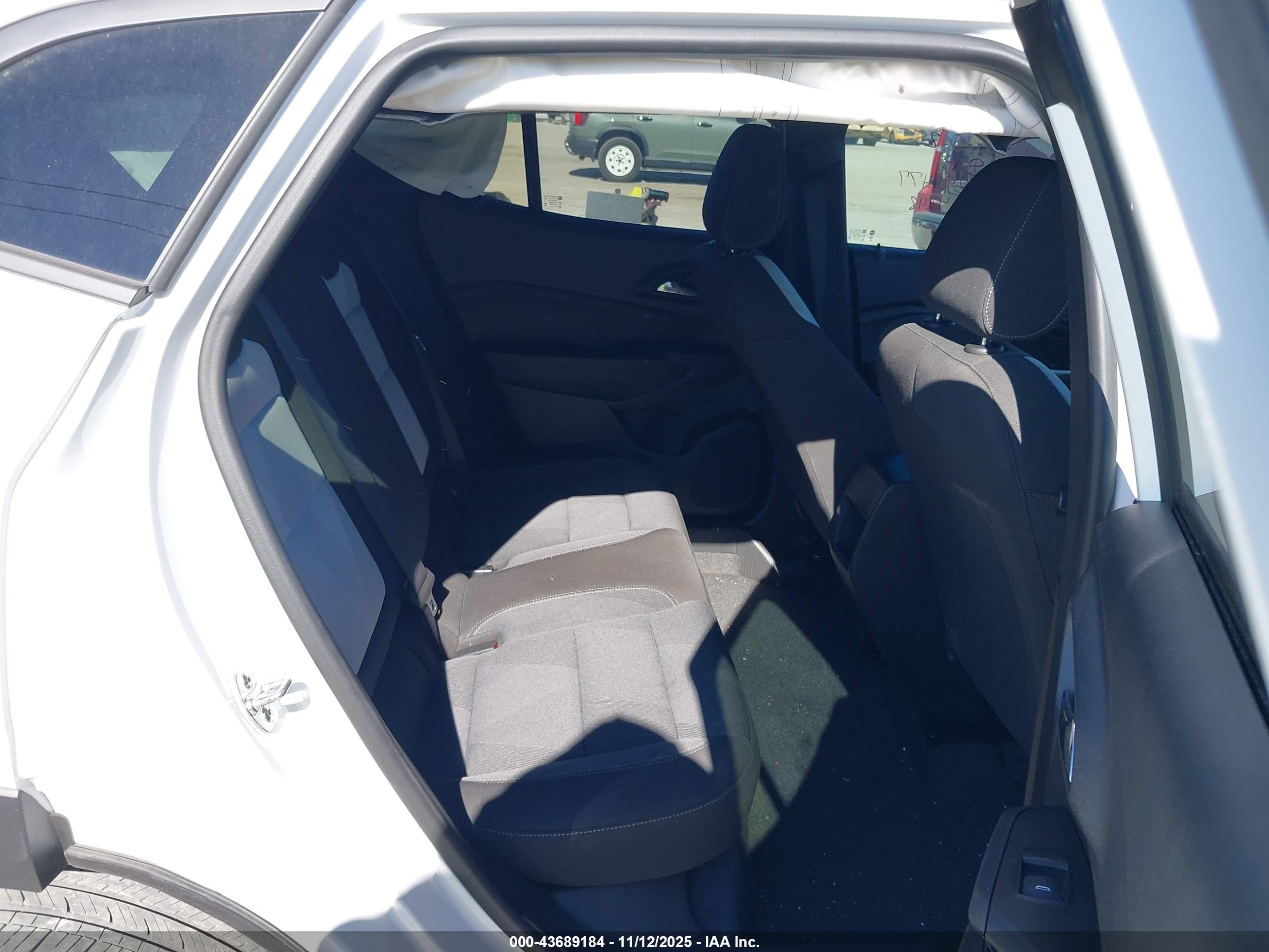 CHEVROLET TRAX image 8