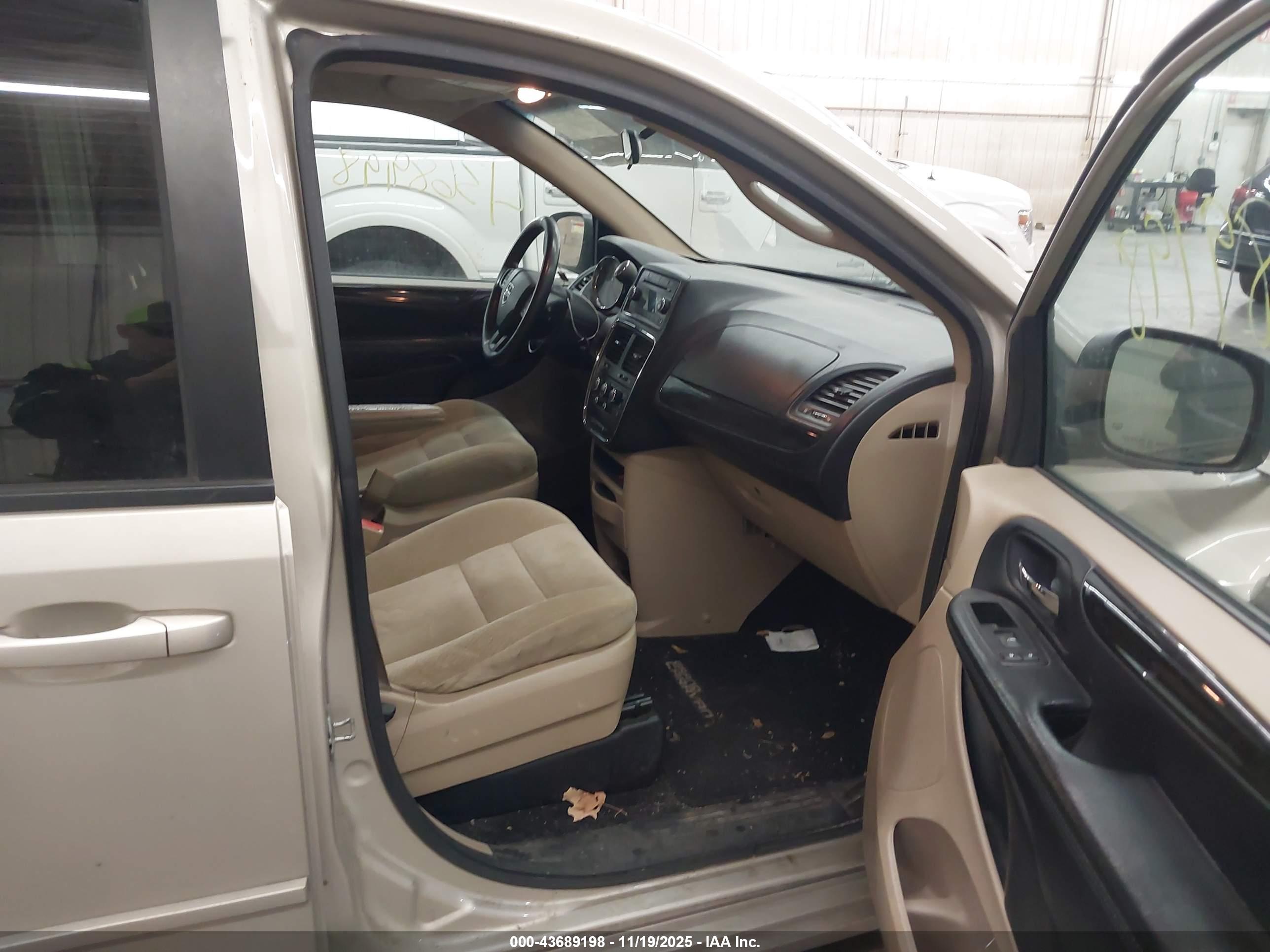 DODGE GRAND image 5