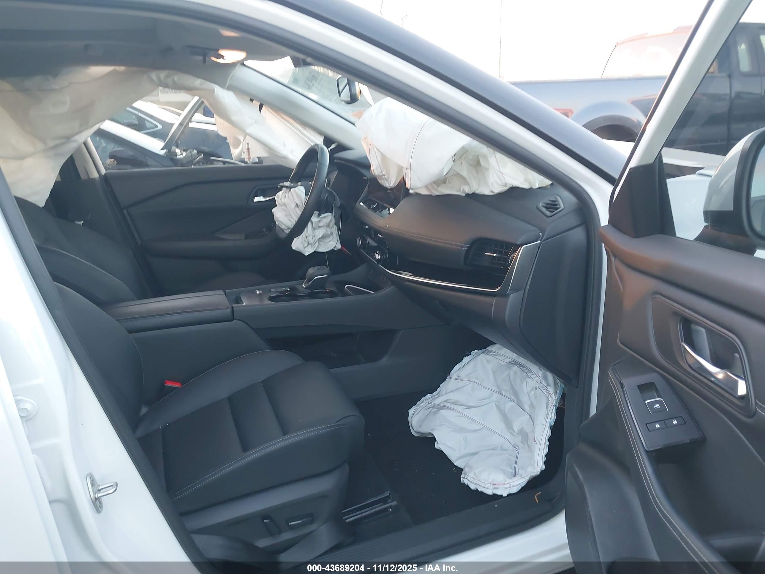 NISSAN ROGUE image 5