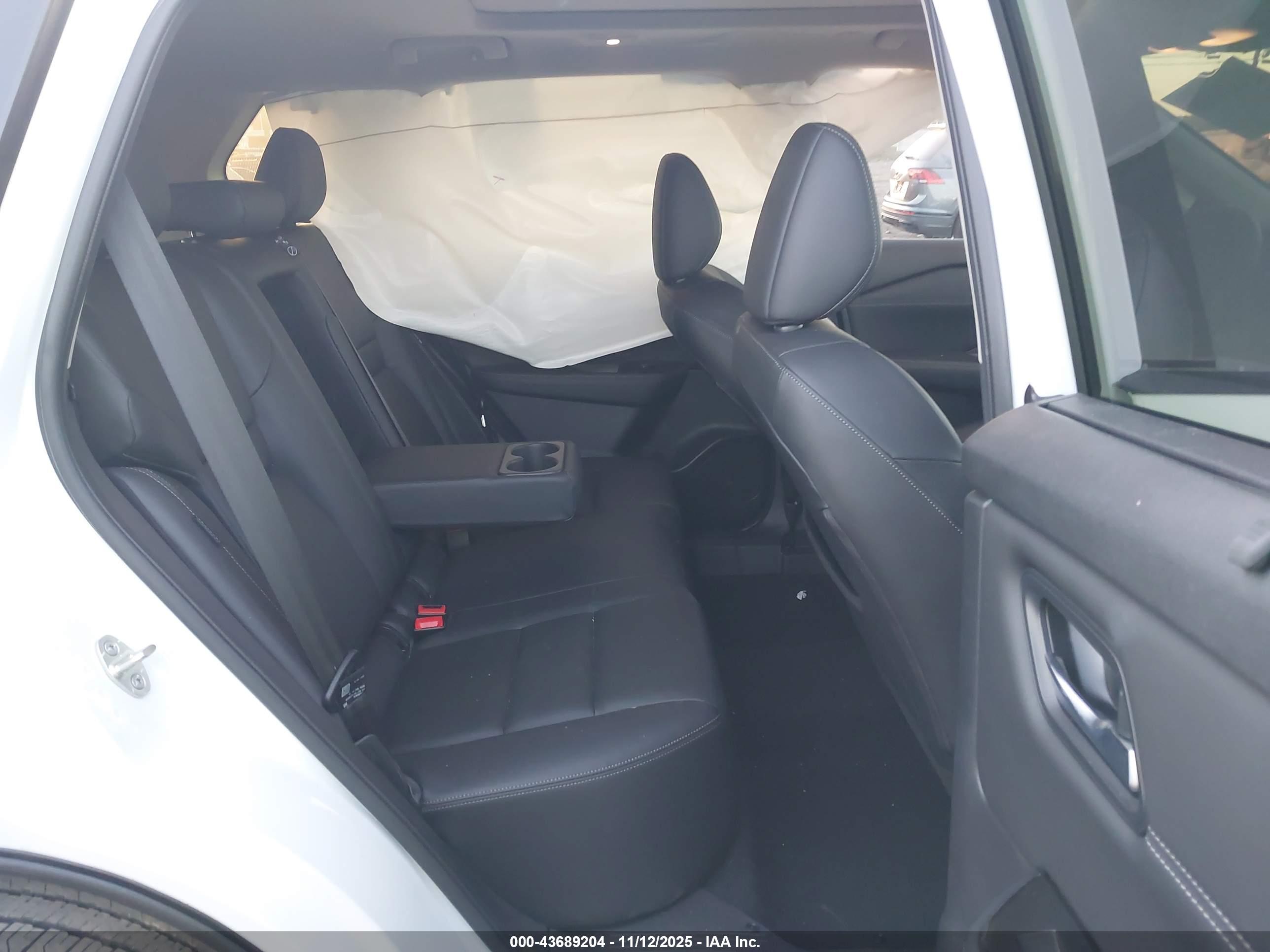 NISSAN ROGUE image 8